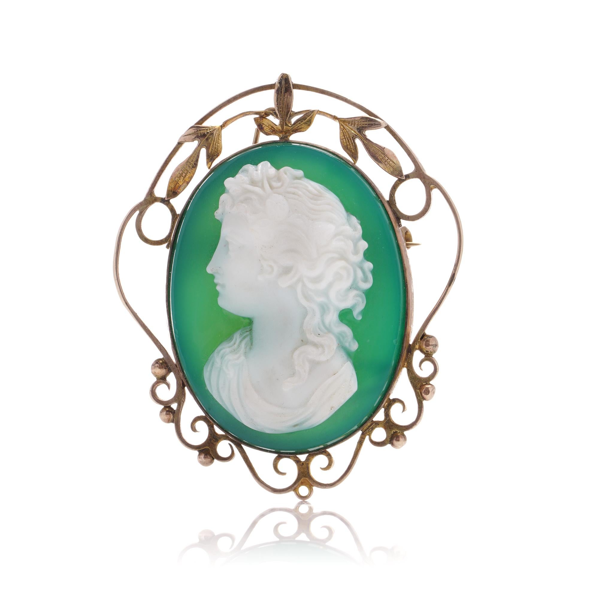 Women's Victorian Green Agate Cameo Suite: Brooch & Earrings For Sale