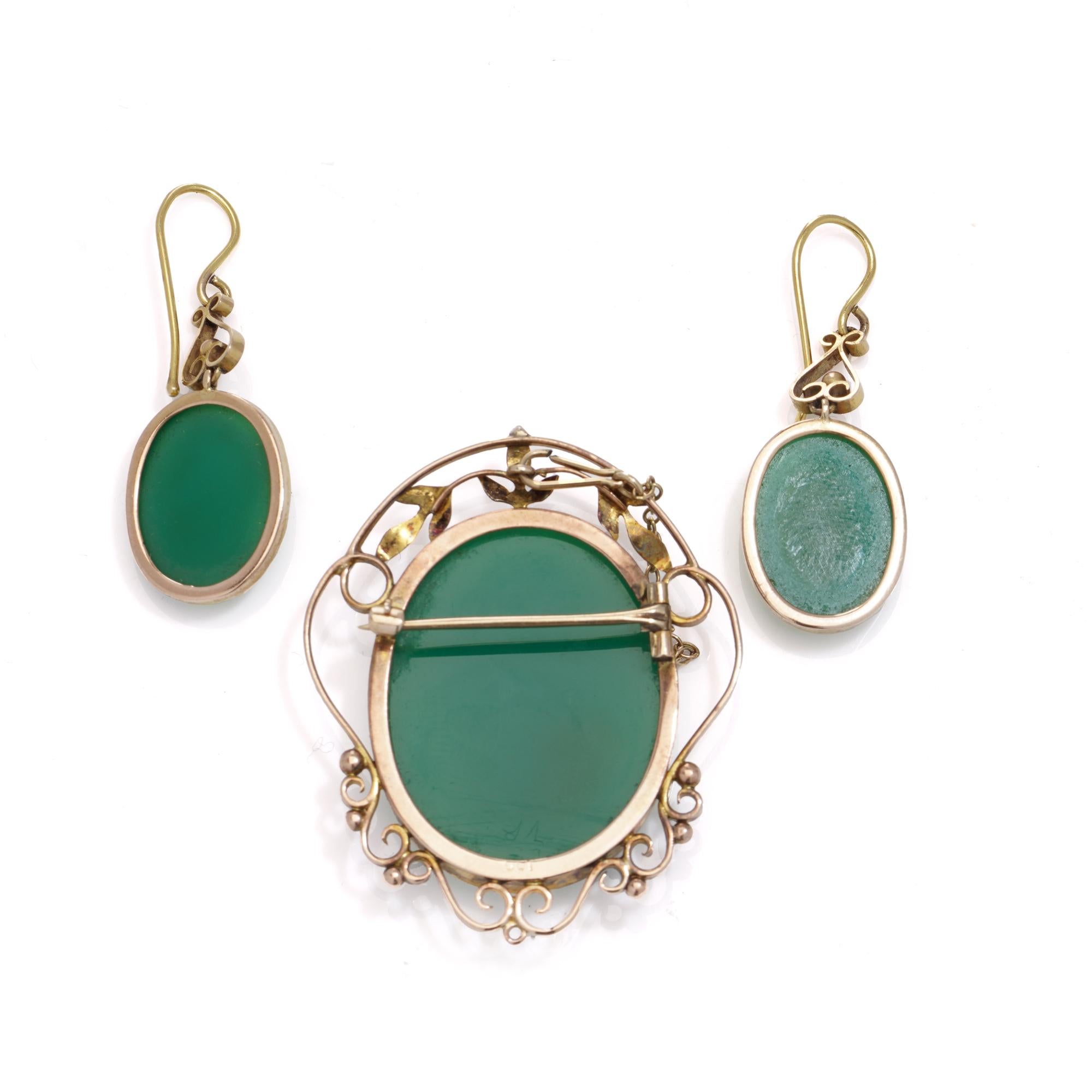 Victorian Green Agate Cameo Suite: Brooch & Earrings For Sale 1