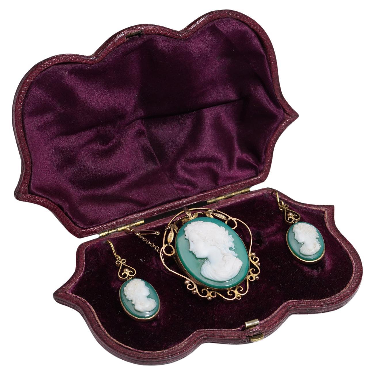 Victorian Green Agate Cameo Suite: Brooch & Earrings For Sale