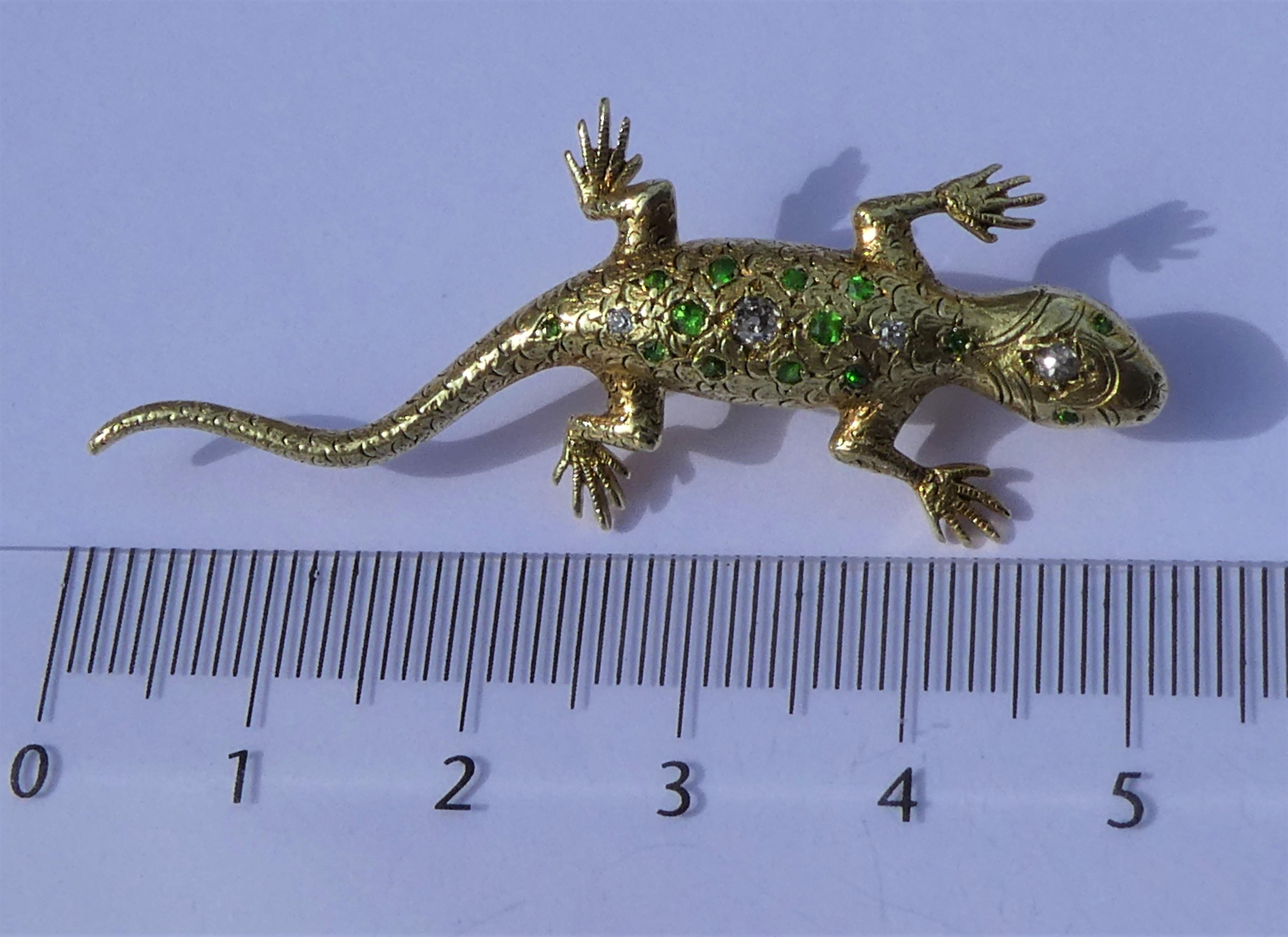Women's or Men's Victorian Green Demantoid Garnets Diamonds 14 Karat Gold Hedges Lizard Brooch For Sale