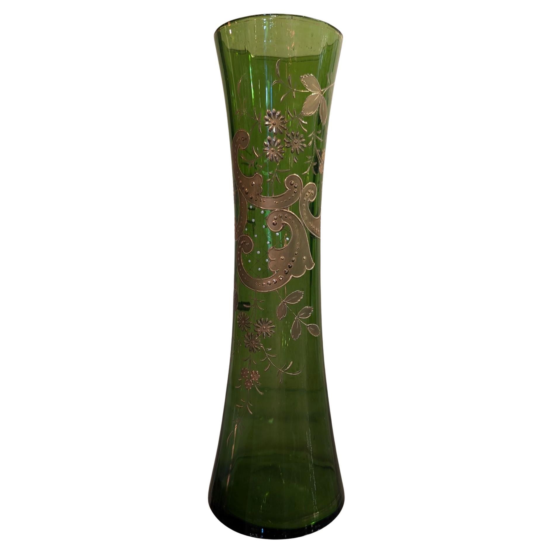 Vase à bourgeons en verre vert de l'époque victorienne en vente