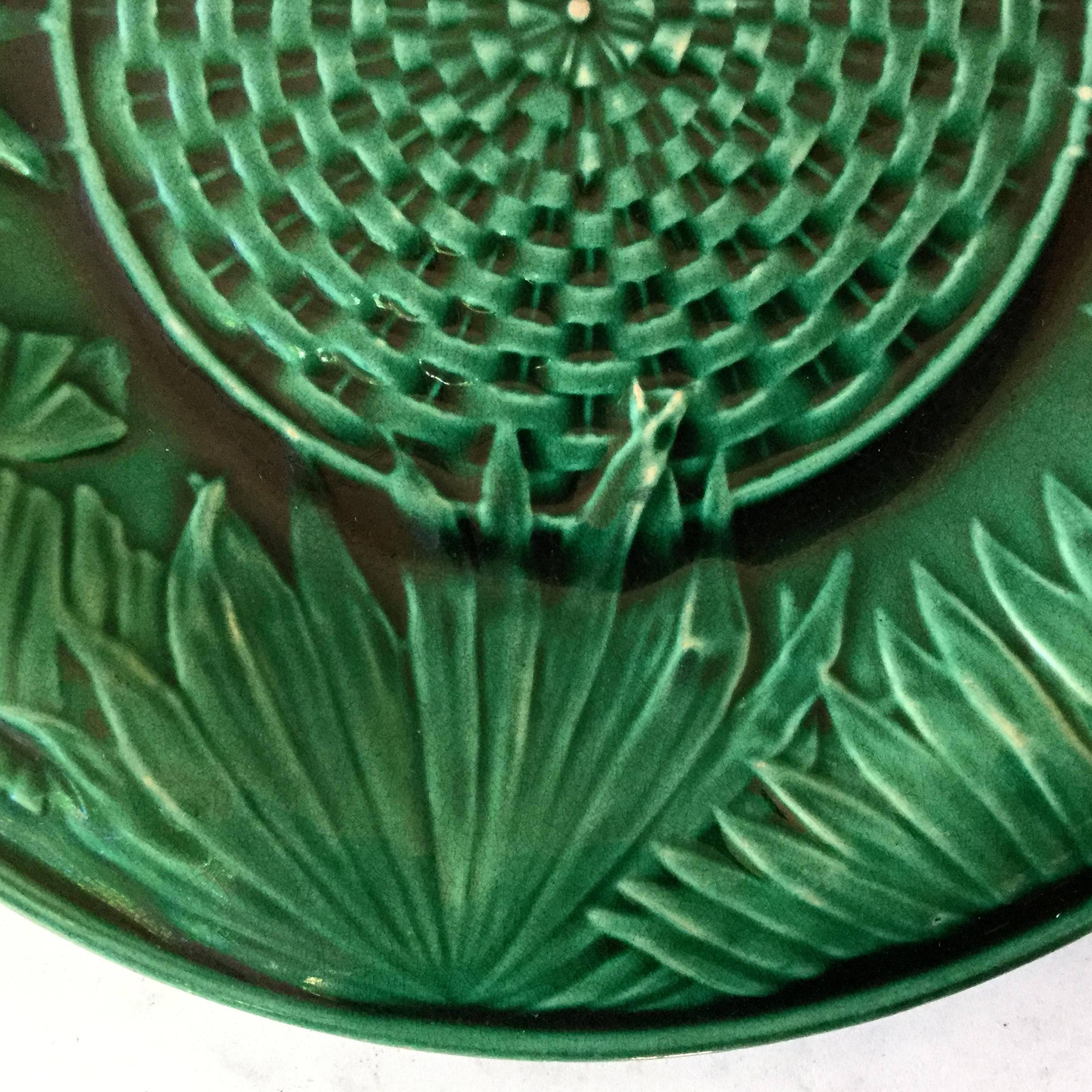 Victorian Green Majolica Palm Leaves Plate, circa 1880 In Good Condition In Austin, TX