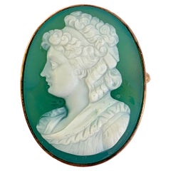 Victorian Green Onyx Hard Stone Cameo 14 Karat Yellow Gold Brooch Pin