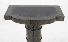 Piedistallo vittoriano a serpentina di colore verde