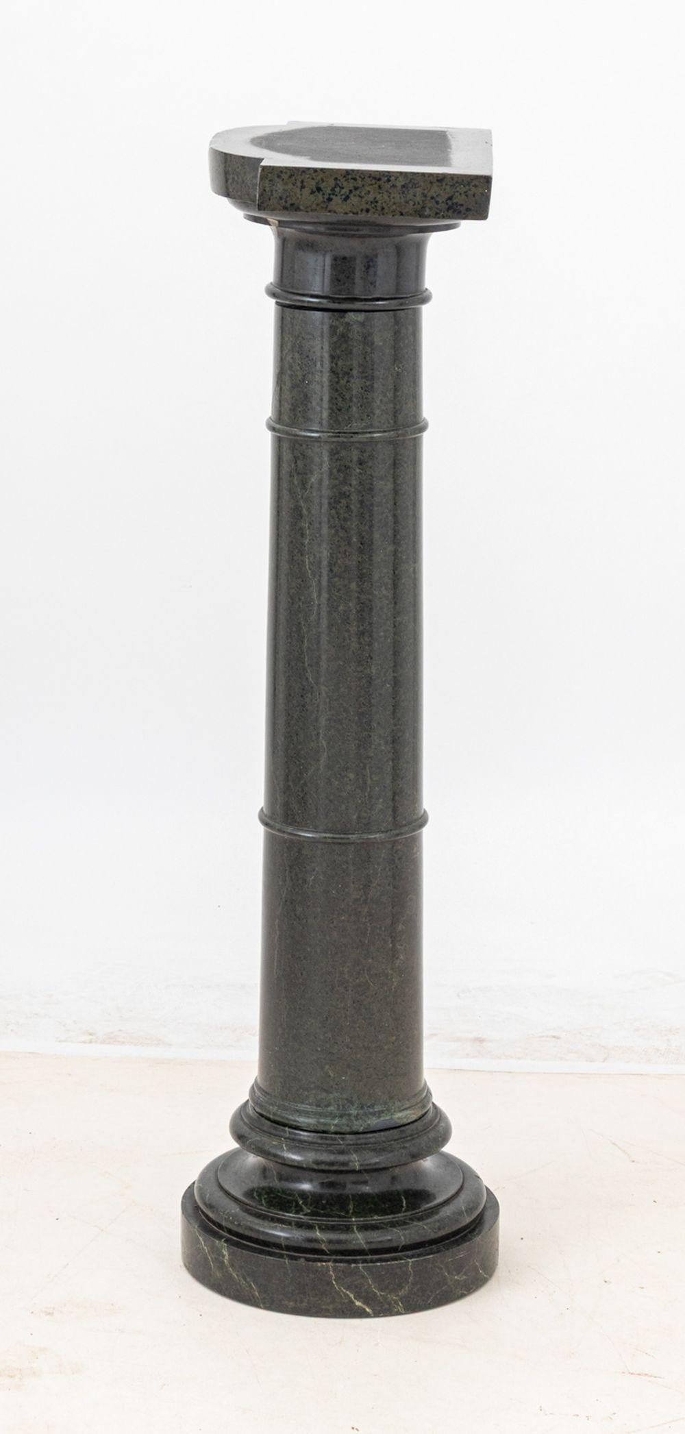 Victorian Green Serpentine Pedestal In Good Condition For Sale In Astoria, NY