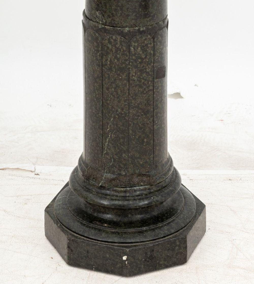 Viktorianischer grüner Serpentinen-Pedestal (19. Jahrhundert) im Angebot