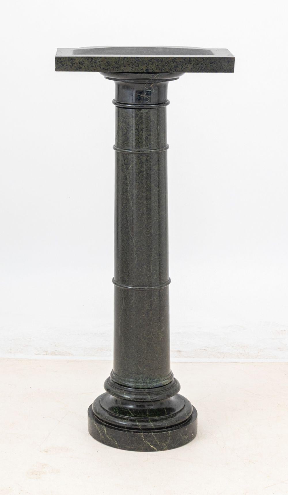 20th Century Victorian Green Serpentine Pedestal For Sale