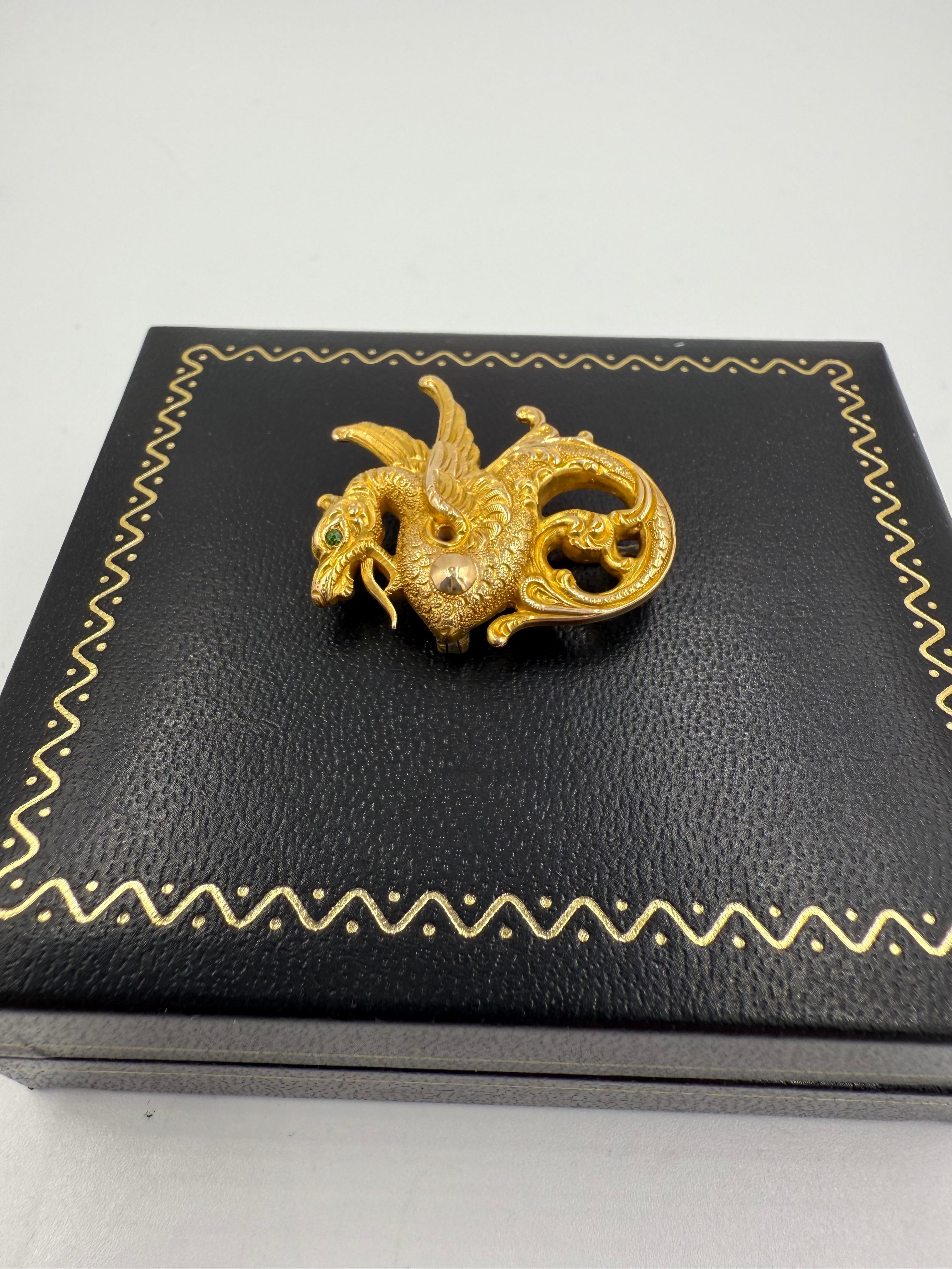 Victorien Broche victorienne en or 14k Griffon avec oeil démantoïde Circa 1900 en vente