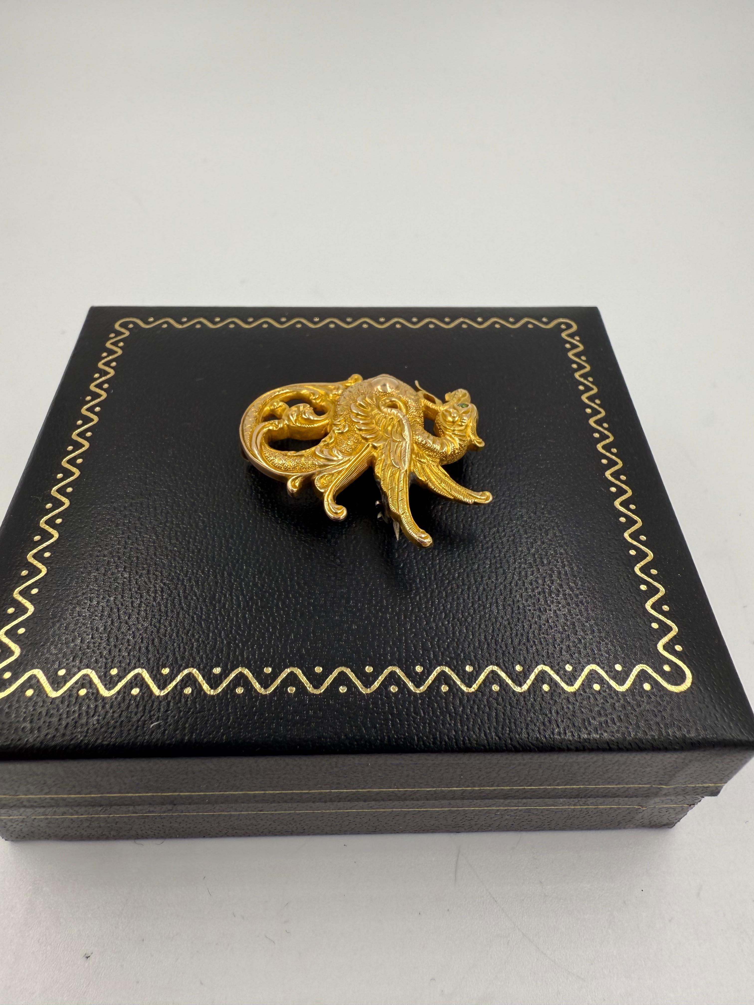 Broche victorienne en or 14k Griffon avec oeil démantoïde Circa 1900 Pour hommes en vente