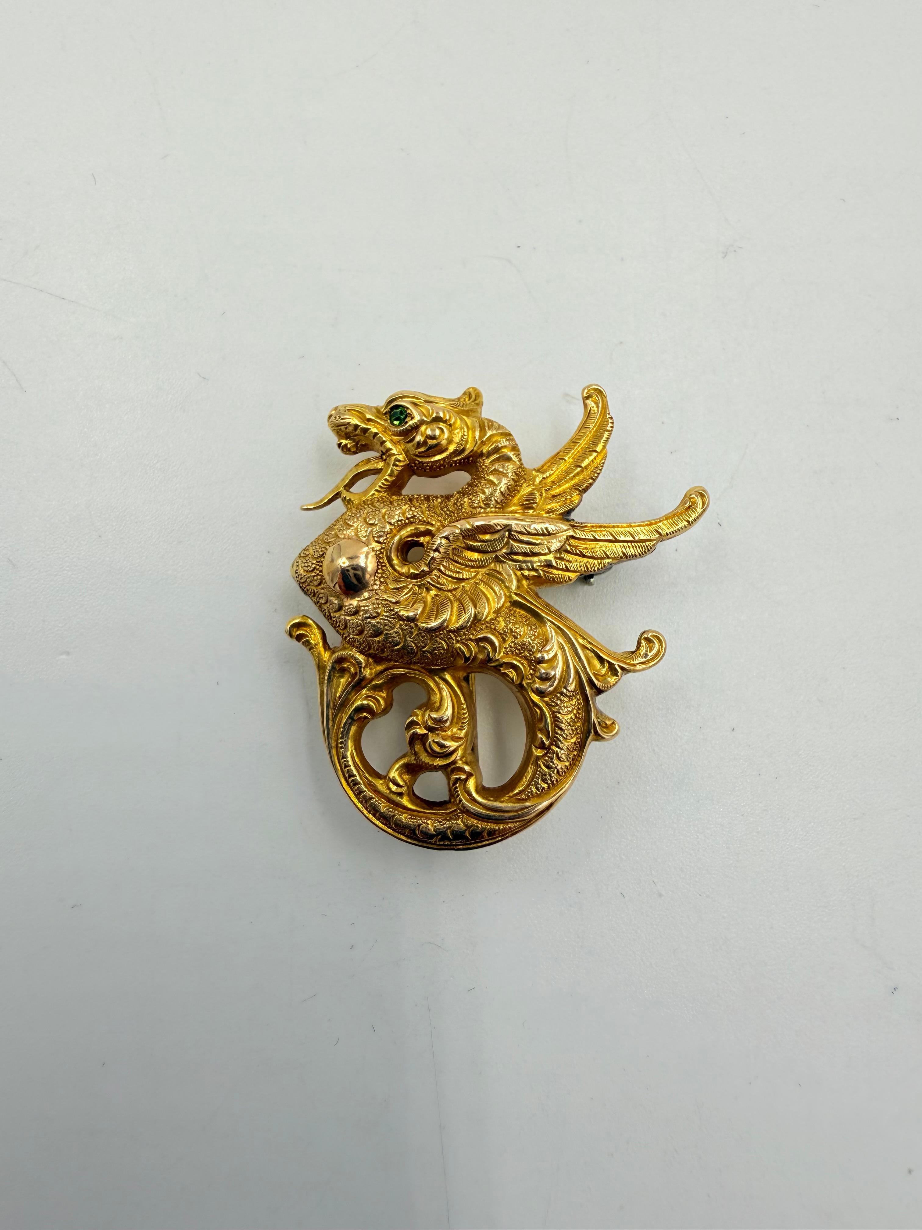 Broche victorienne en or 14k Griffon avec oeil démantoïde Circa 1900 en vente 3