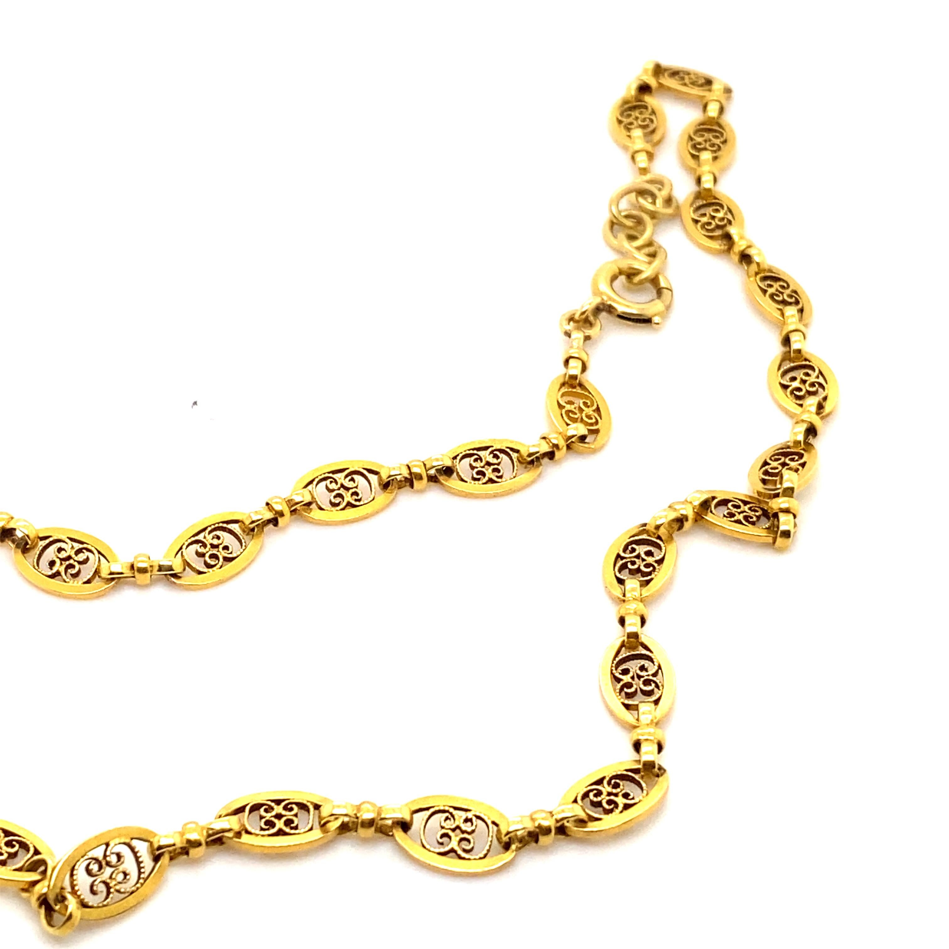 A Victorian guard chain in 18 karat yellow gold, circa 1900

The chain is comprised of oval motif links each with fine scrolled wire detail to its centre.

A beautiful example of a guard chain in wonderful condition, finished with a spring ring