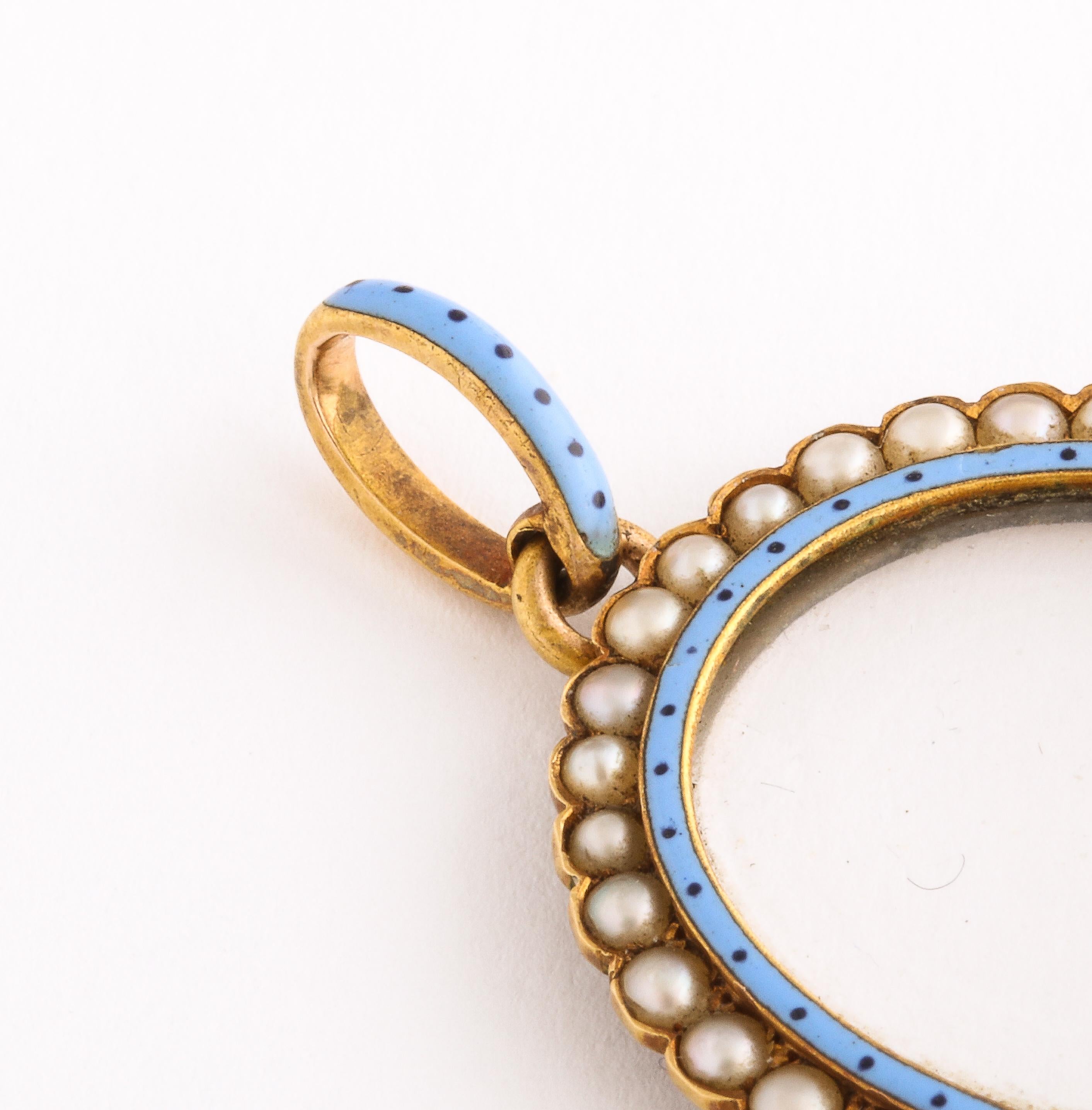 Medaglione vittoriano Guiliano in cristallo di rocca con perle naturali e smalto in vendita 1