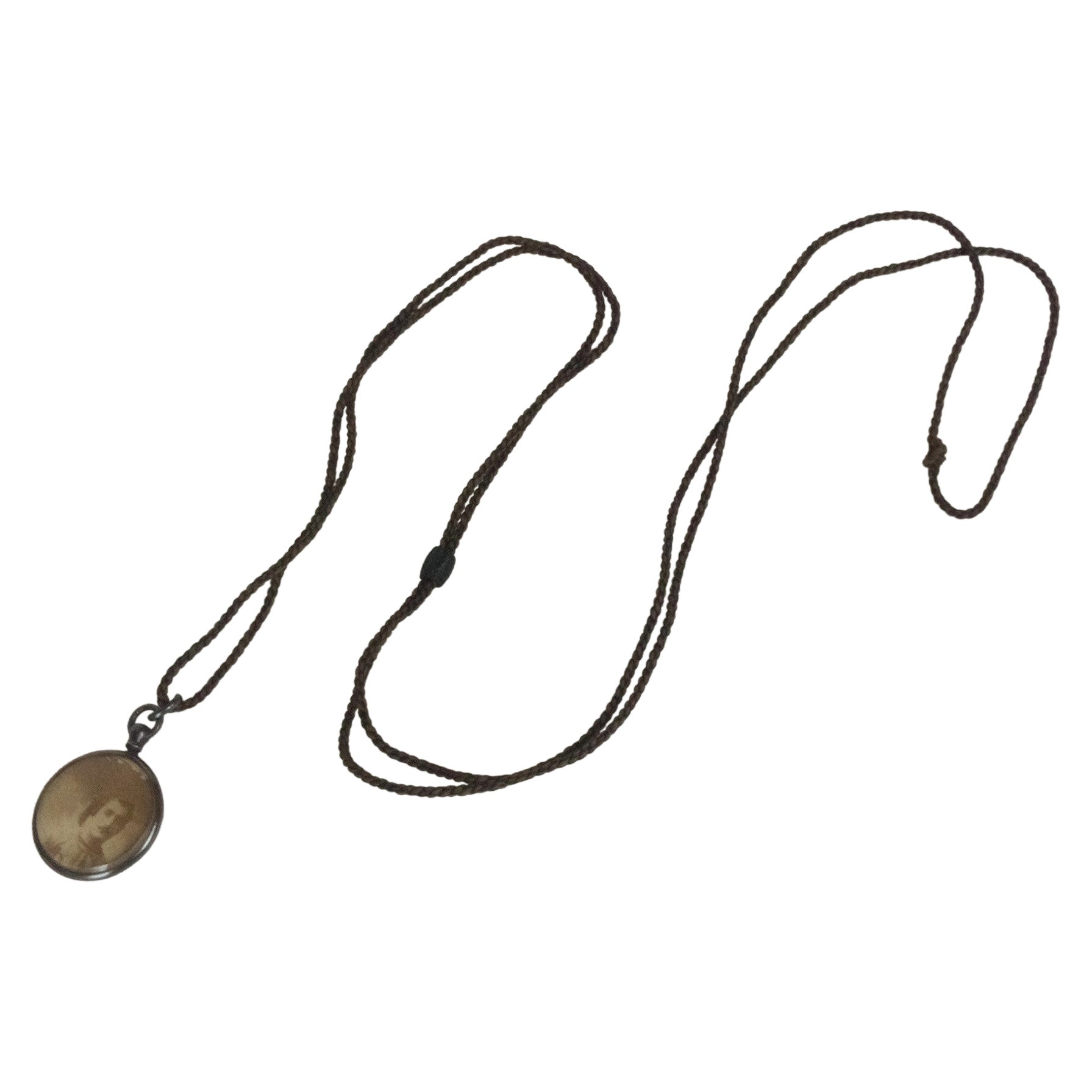 Collar Portafotos Victoriano Gunmetal