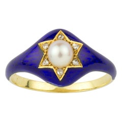 Bague victorienne en demi-perle, diamant et émail bleu