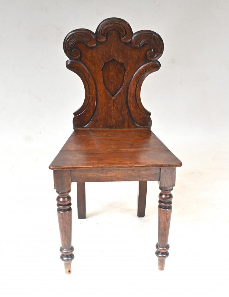 Refined Victorian hall chair we date to circa 1860
Hand crafted from mahogany with an elegantly shaped back
The concept of the hall chair can be traced back to the 17th and 18th centuries in Europe, a time when the entrance hall of a
home was often