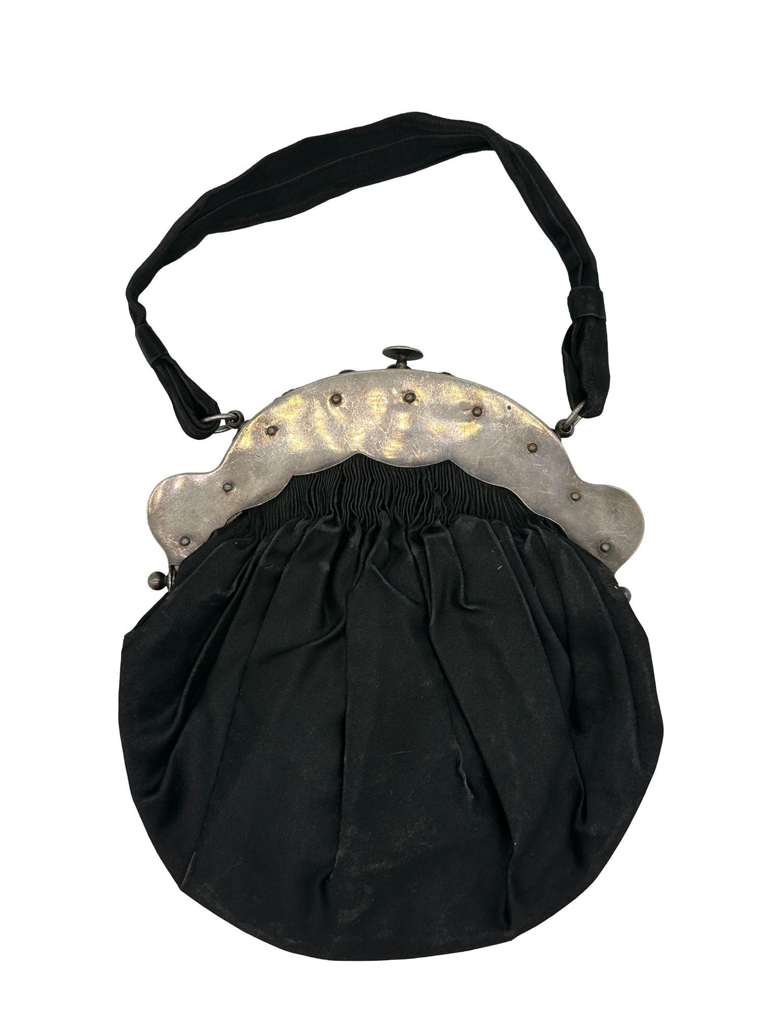 Viktorianische Handtasche mit großer dekorativer Sterling Silber Schließe (Englisch) im Angebot