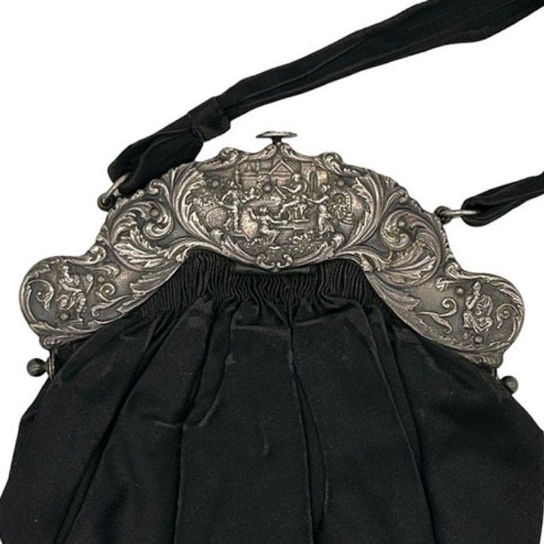 Viktorianische Handtasche mit großer dekorativer Sterling Silber Schließe im Zustand „Hervorragend“ im Angebot in Van Nuys, CA