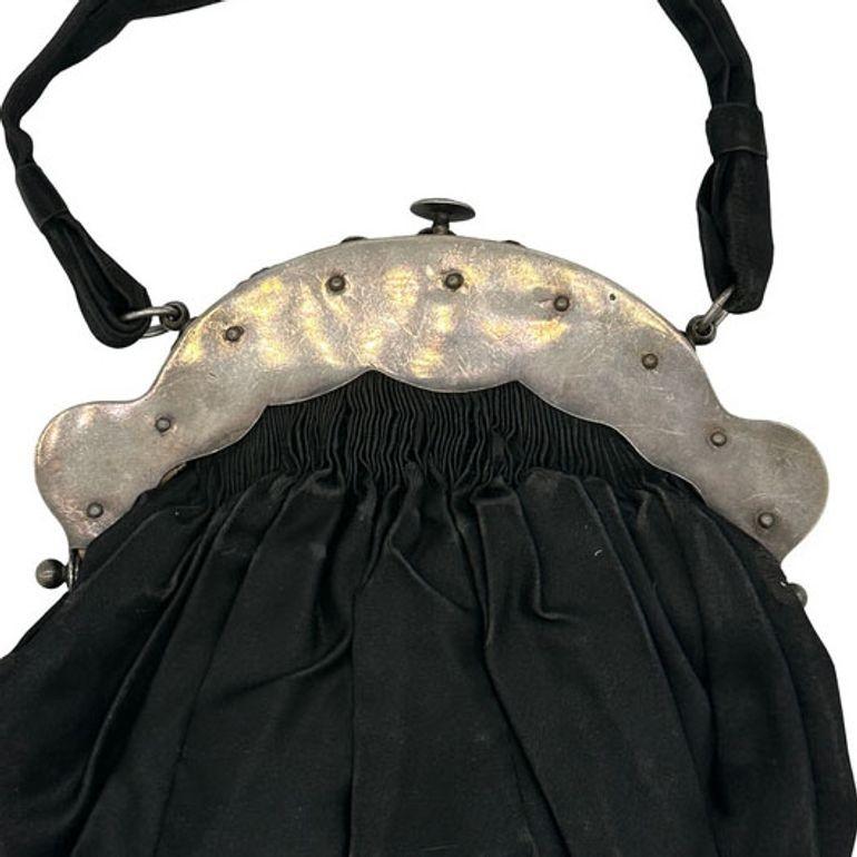 Viktorianische Handtasche mit großer dekorativer Sterling Silber Schließe (Sterlingsilber) im Angebot