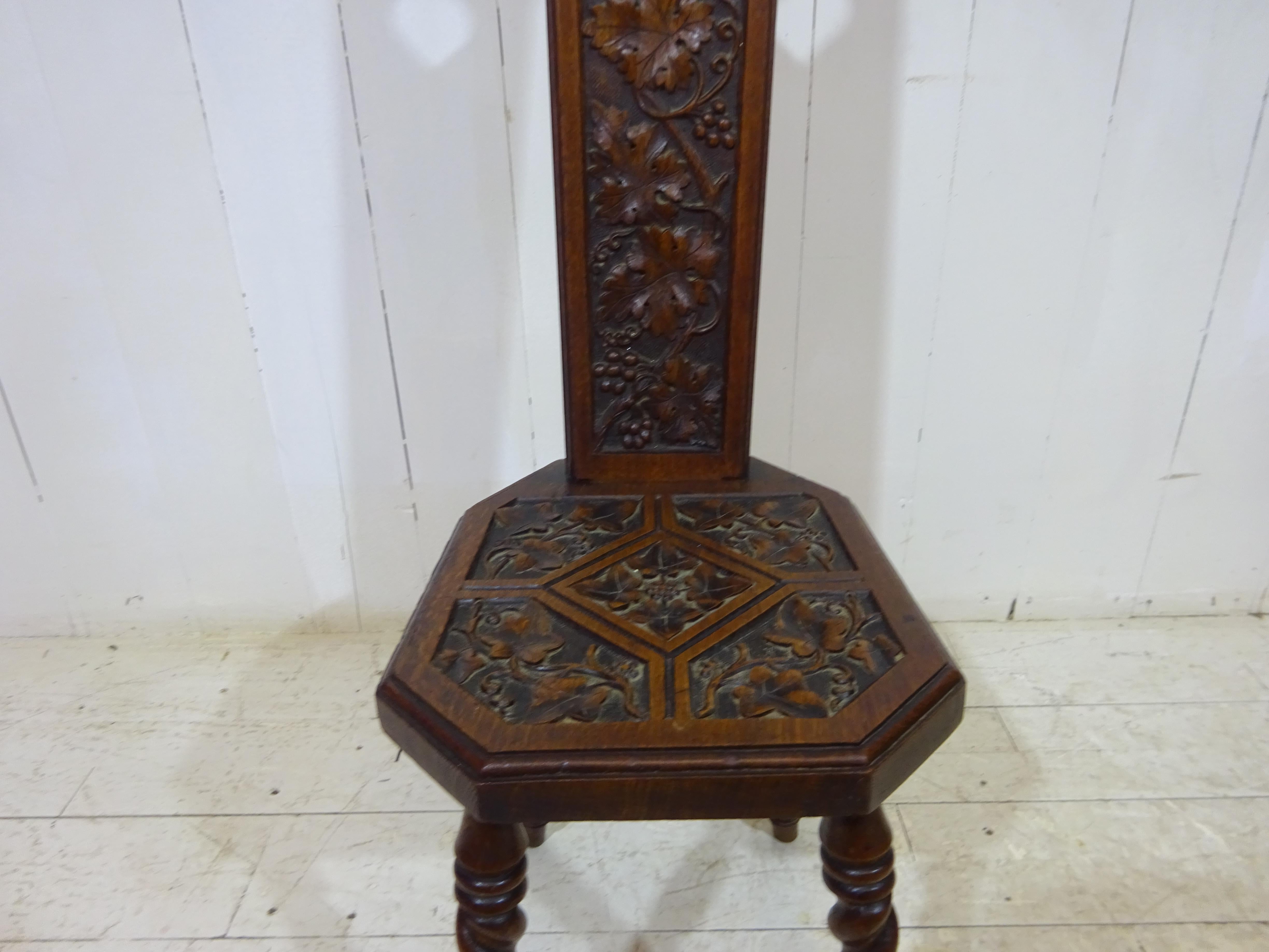 Introducing our exquisite Victorian Hand Carved Hall Chair - a true masterpiece of Victorian craftsmanship. Expertly constructed from solid oak, this stunning chair features a beautifully detailed barley twist design, with a heart shaped engraved