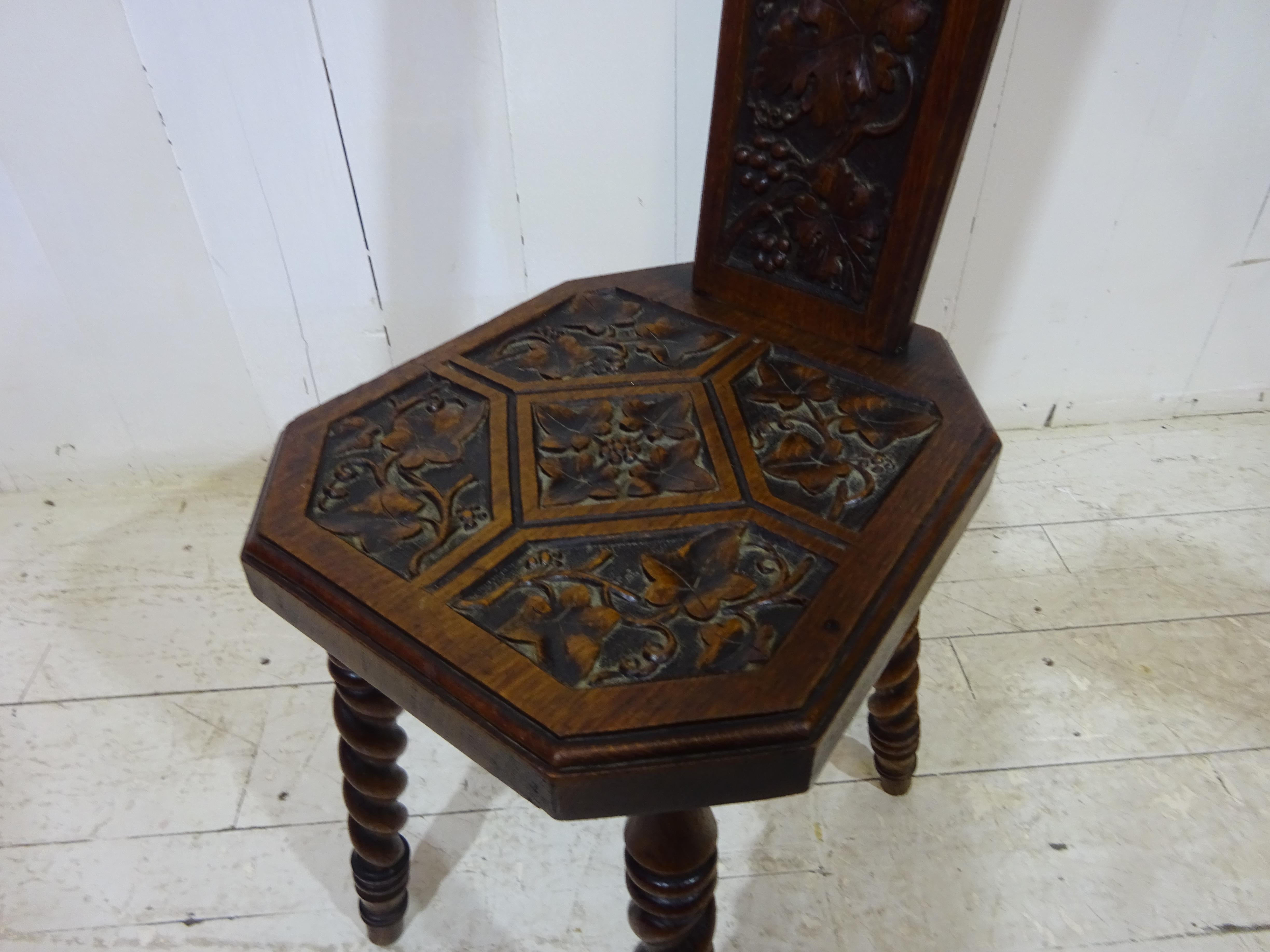 Victorian Hand Carved Hall Chair In Good Condition For Sale In Tarleton, GB