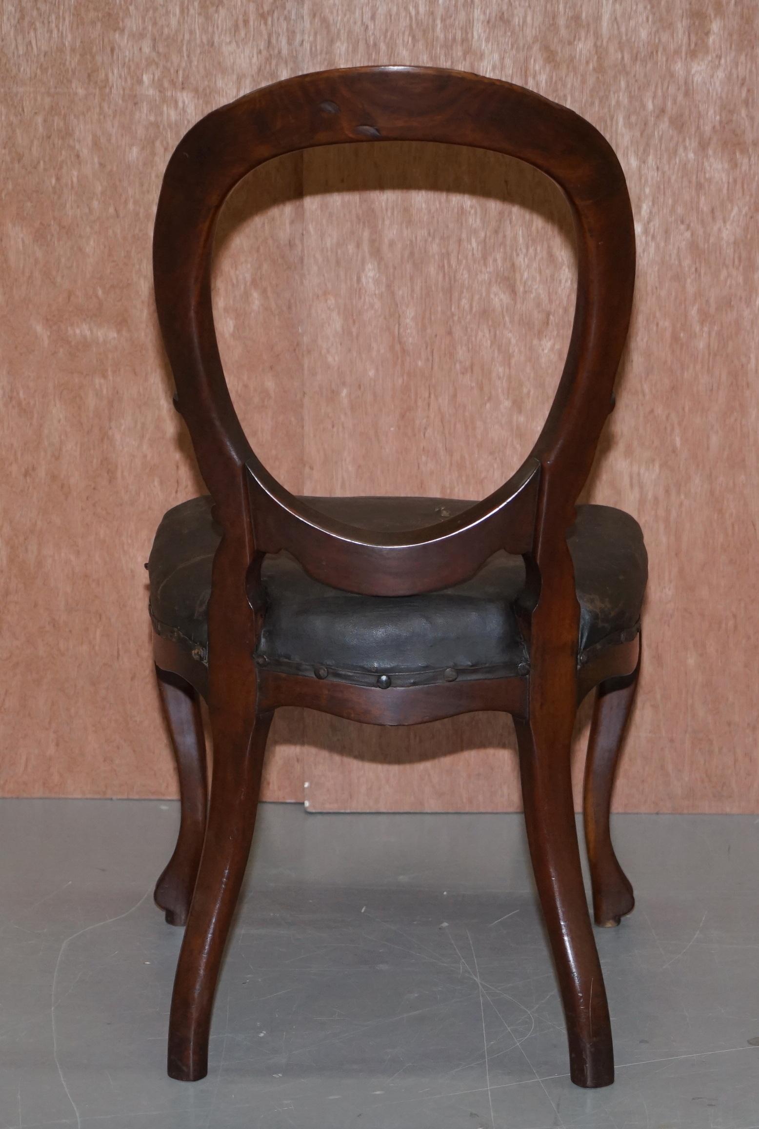 Victorian Hand Carved Hardwood Spoon Medallion Back Occasional Dining Chair For Sale 3