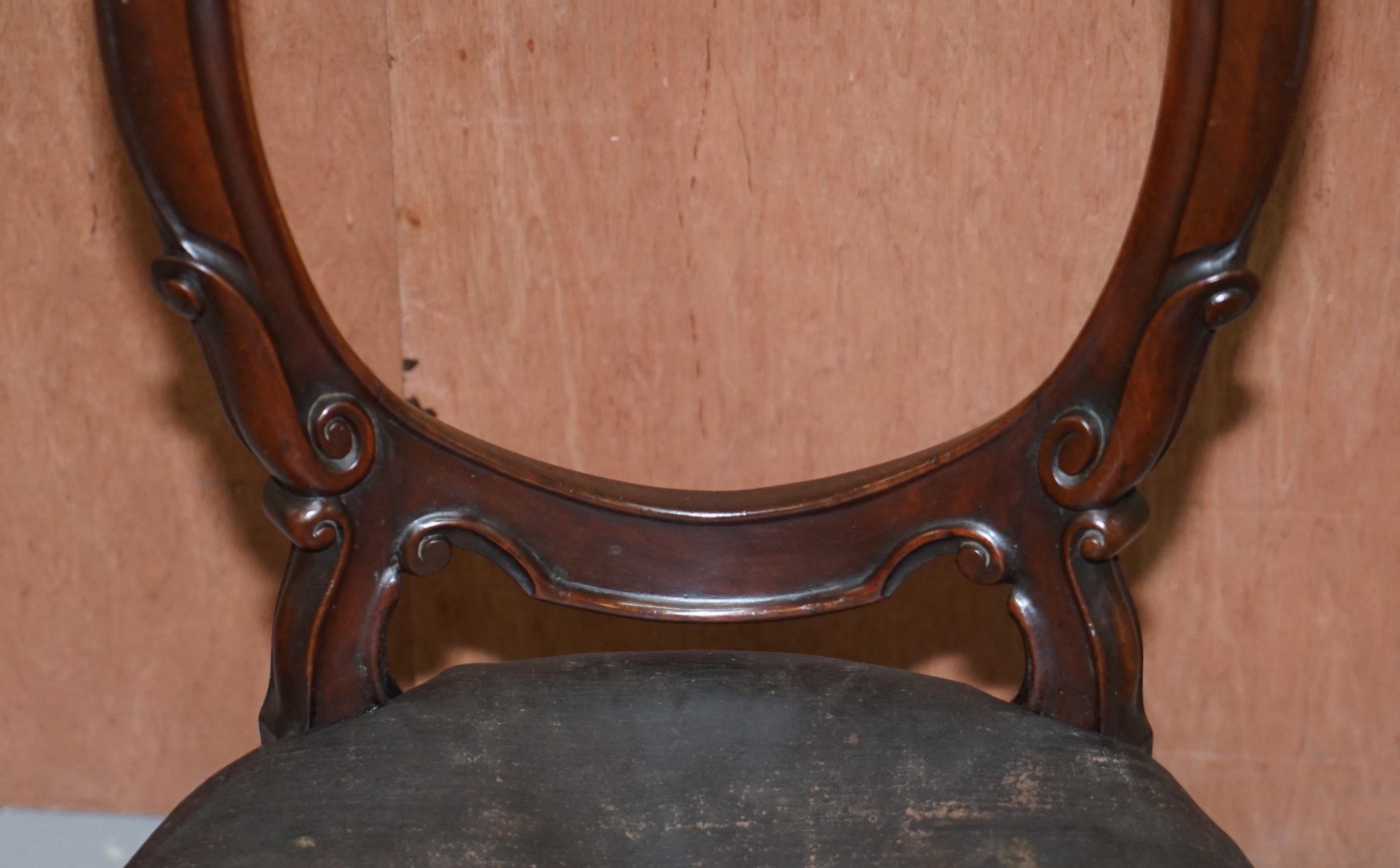 English Victorian Hand Carved Hardwood Spoon Medallion Back Occasional Dining Chair For Sale