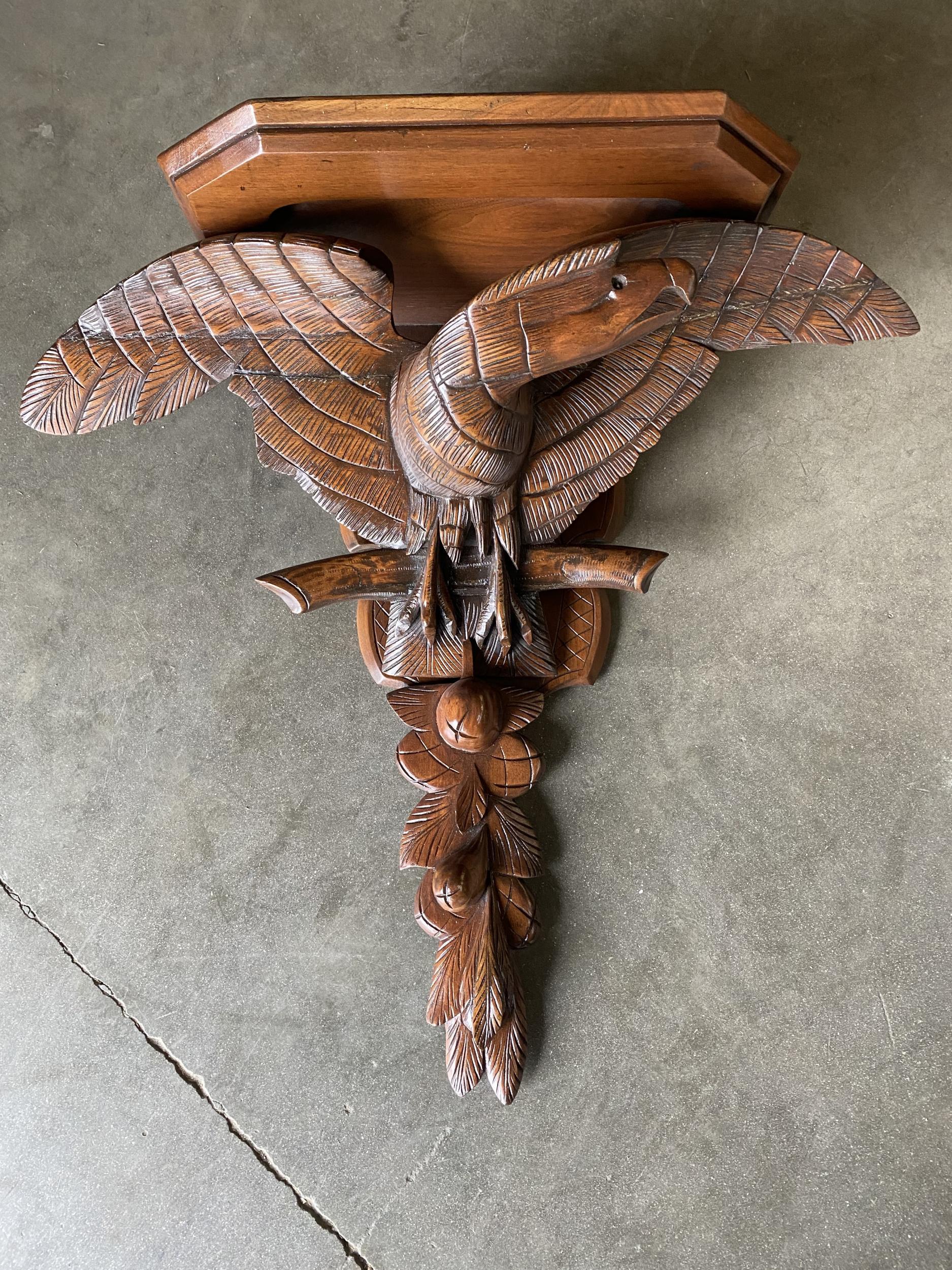 American neoclassical hand-carved war eagle wall shelf sconce. The rectangular oak top is supported by an eagle with spread wings spread open on top of a branch with leaves and acorns,

Circa 1880.
  