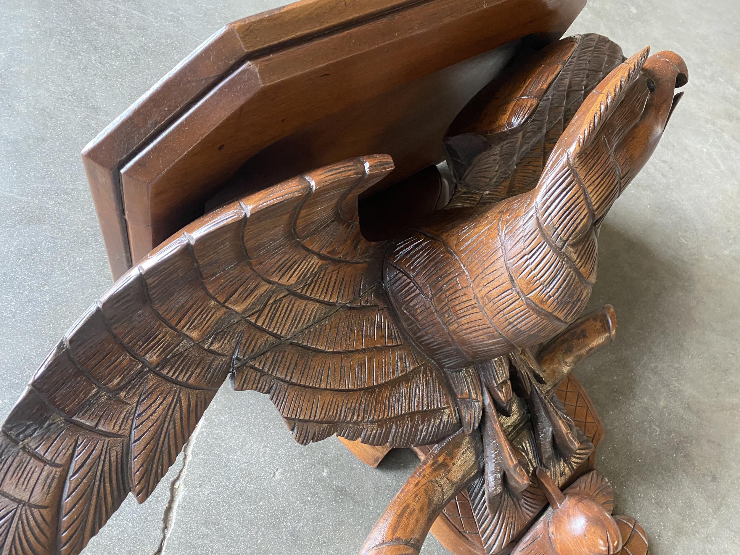 Victorian Hand Carved Oak American War Eagle Wall Shelf Sconce In Excellent Condition For Sale In Van Nuys, CA