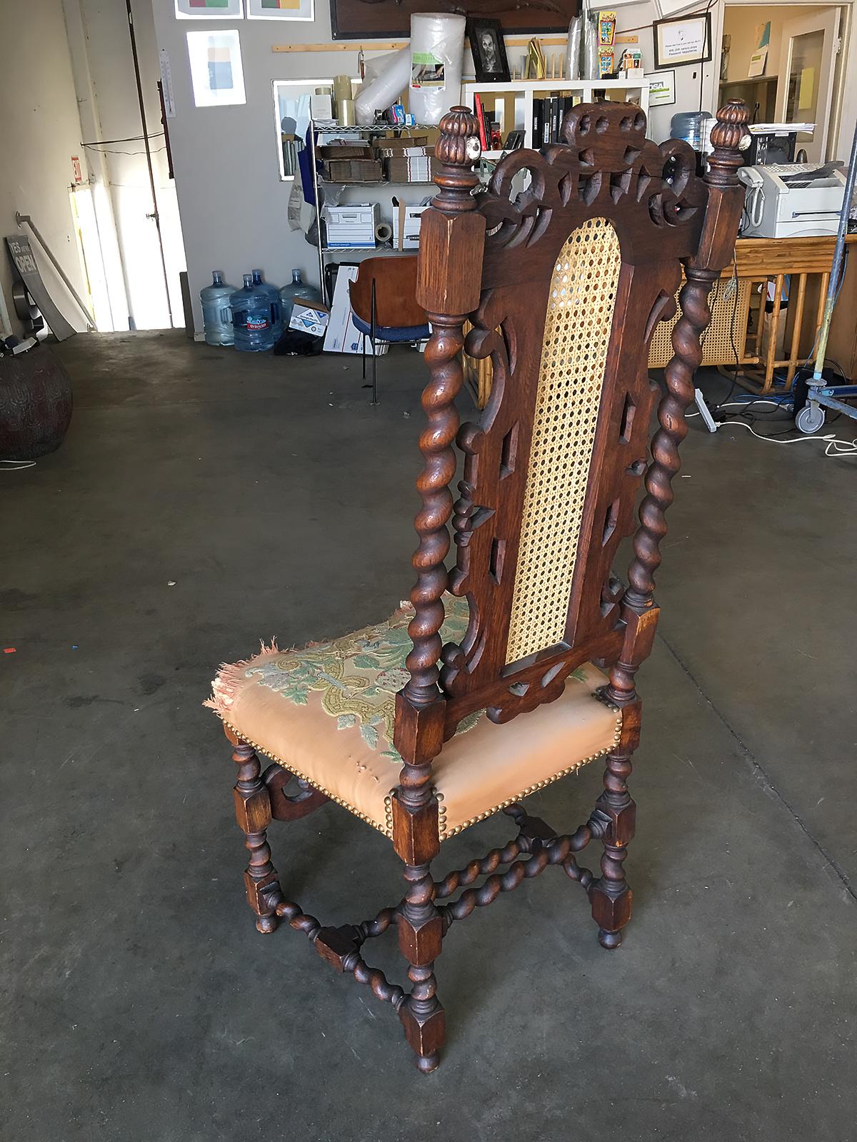 chaise neo gothique