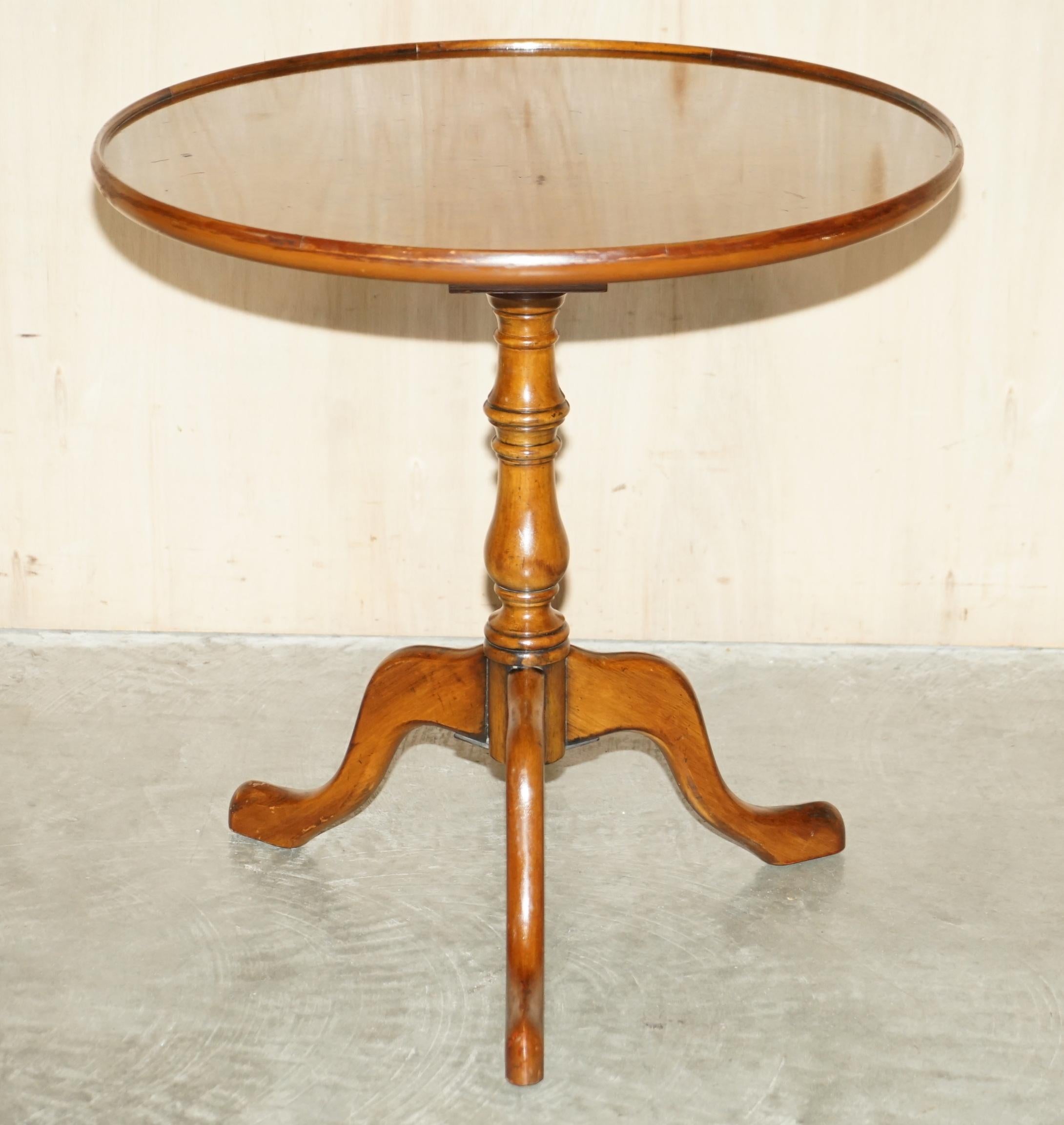 Nous sommes ravis d'offrir à la vente cette belle table à vin originale en chêne Pollard Victorien, avec la patine la plus sublime que j'ai jamais vue !

Quelle table !!!! Je veux dire quelle table !!!!!!!! Cette chose est incroyable, je l'adore,