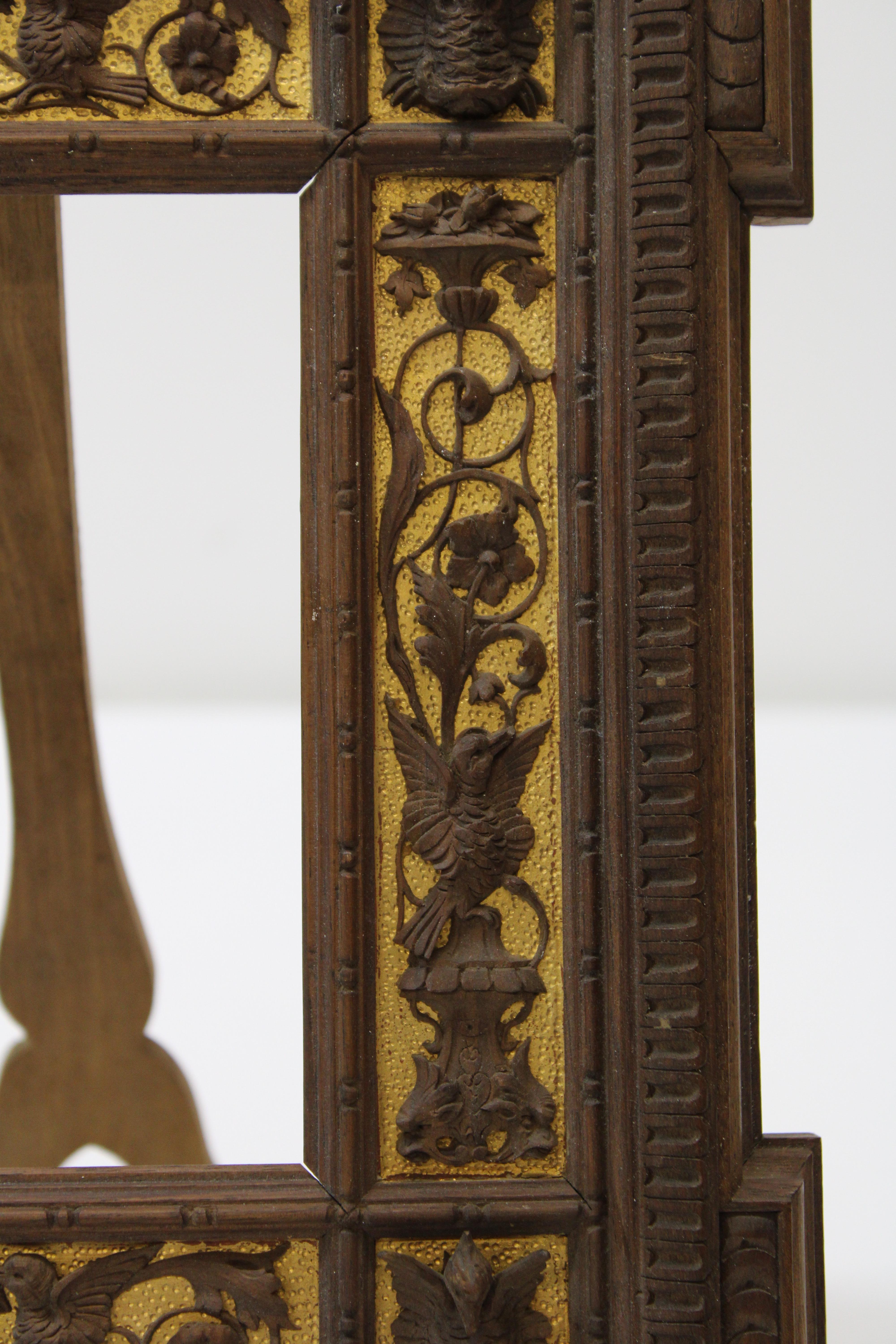 20ième siècle Cadre de chevalet victorien en bois sculpté à la main en vente