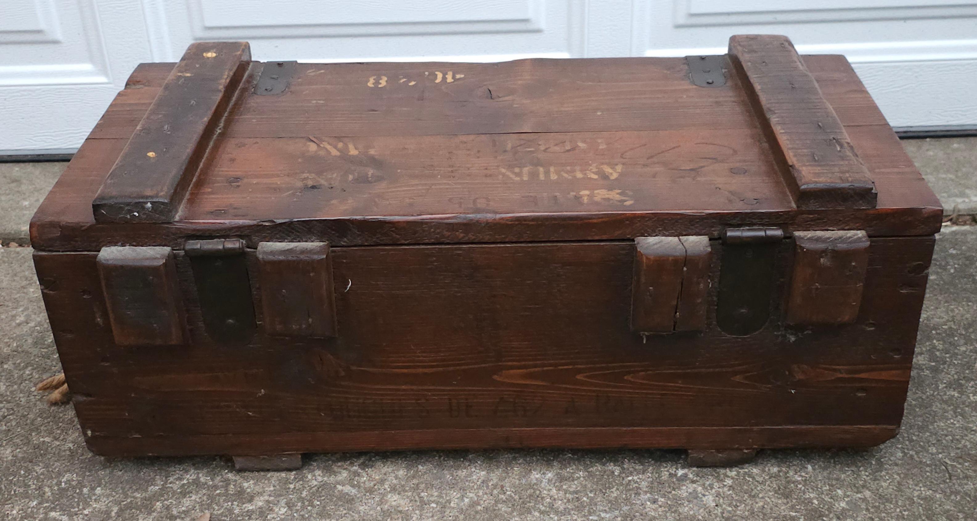 Coffre victorien en pin pour munitions militaires, fait à la main Bon état - En vente à Germantown, MD