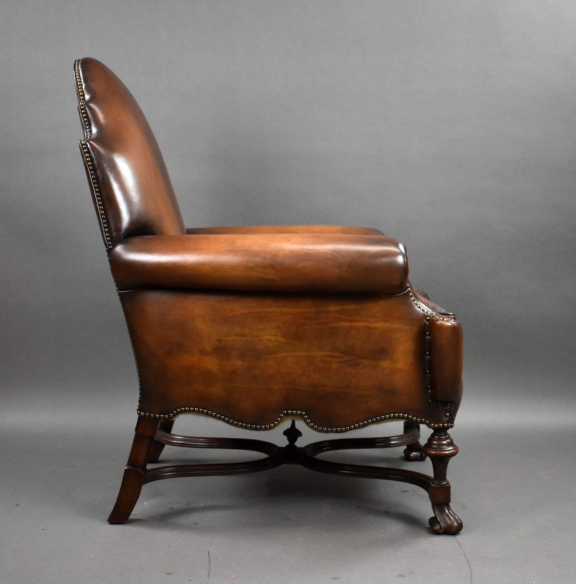 Cuir Fauteuil victorien en cuir teint à la main en vente