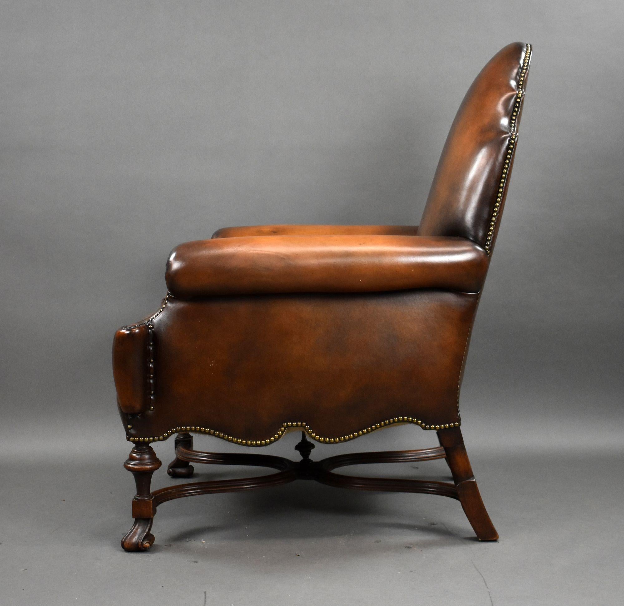 Fauteuil victorien en cuir teint à la main en vente 2