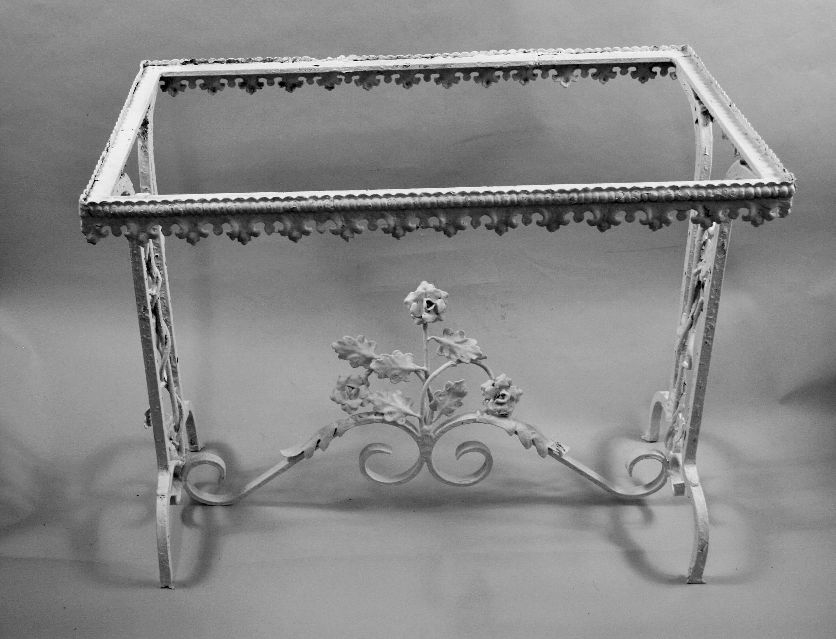 Table de base architecturale victorienne en fer faite à la main avec plateau en marbre en vente 3