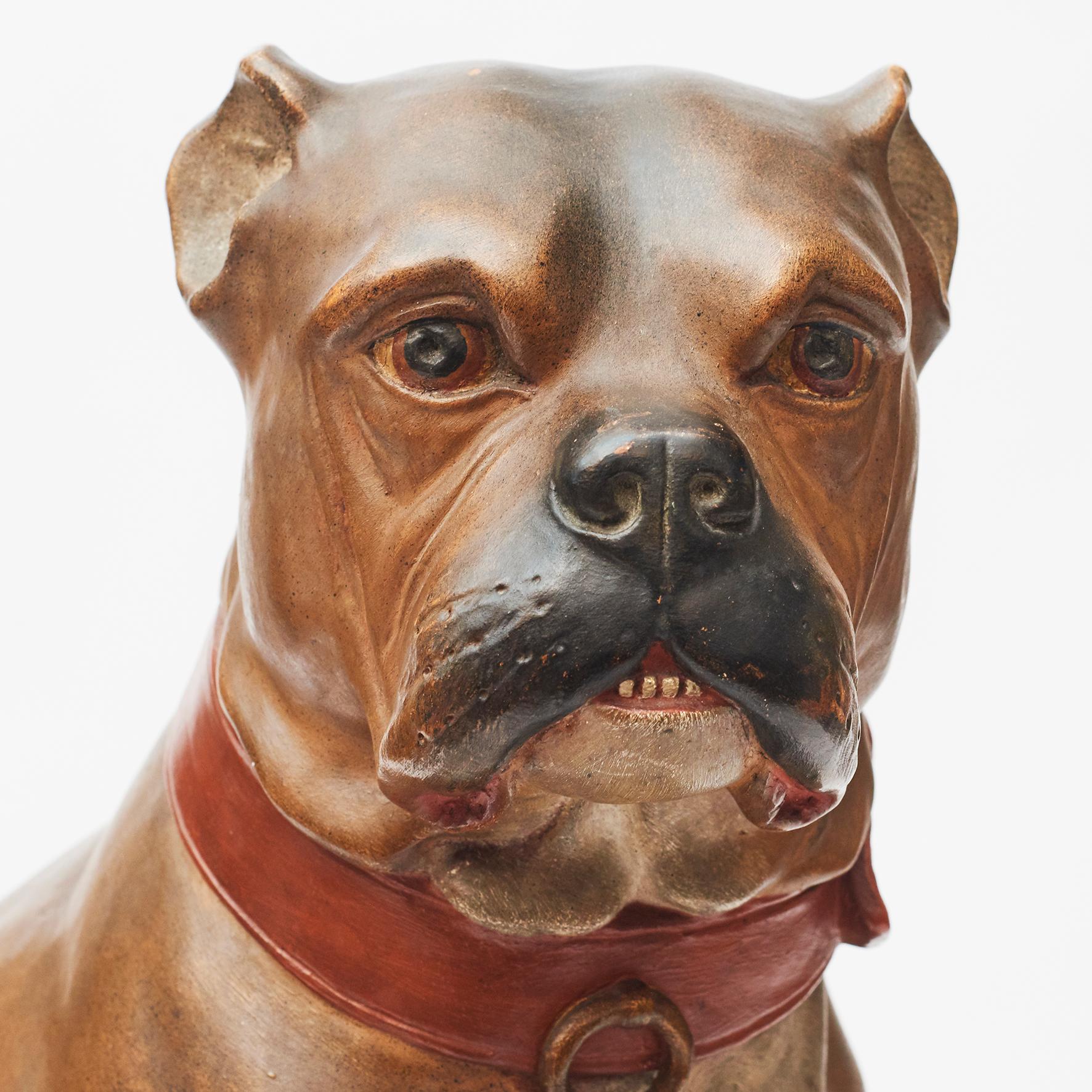 Dipinto a mano Statua di cane vittoriana in terracotta dipinta a mano, Inghilterra, 1880-1890 in vendita