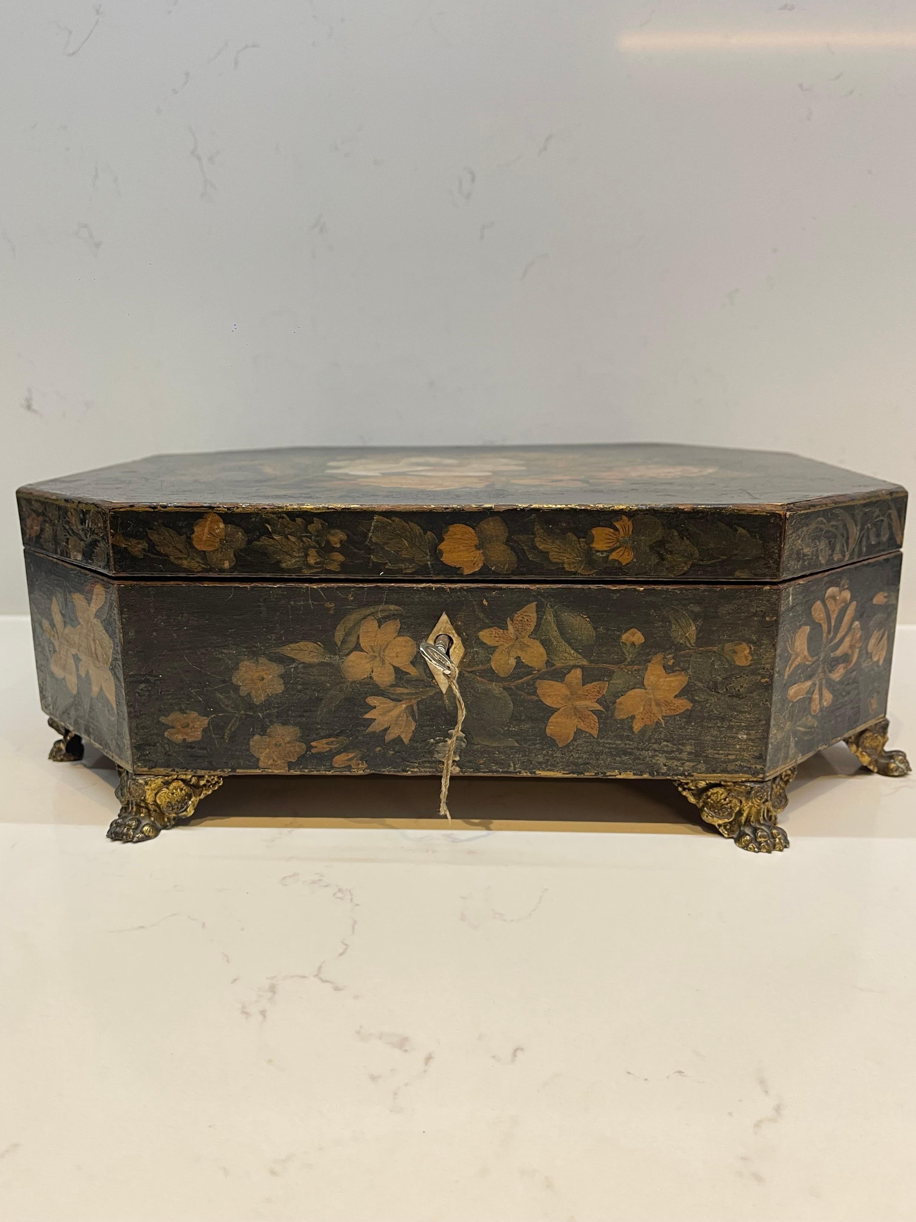 Caja victoriana de madera pintada a mano Madera en venta