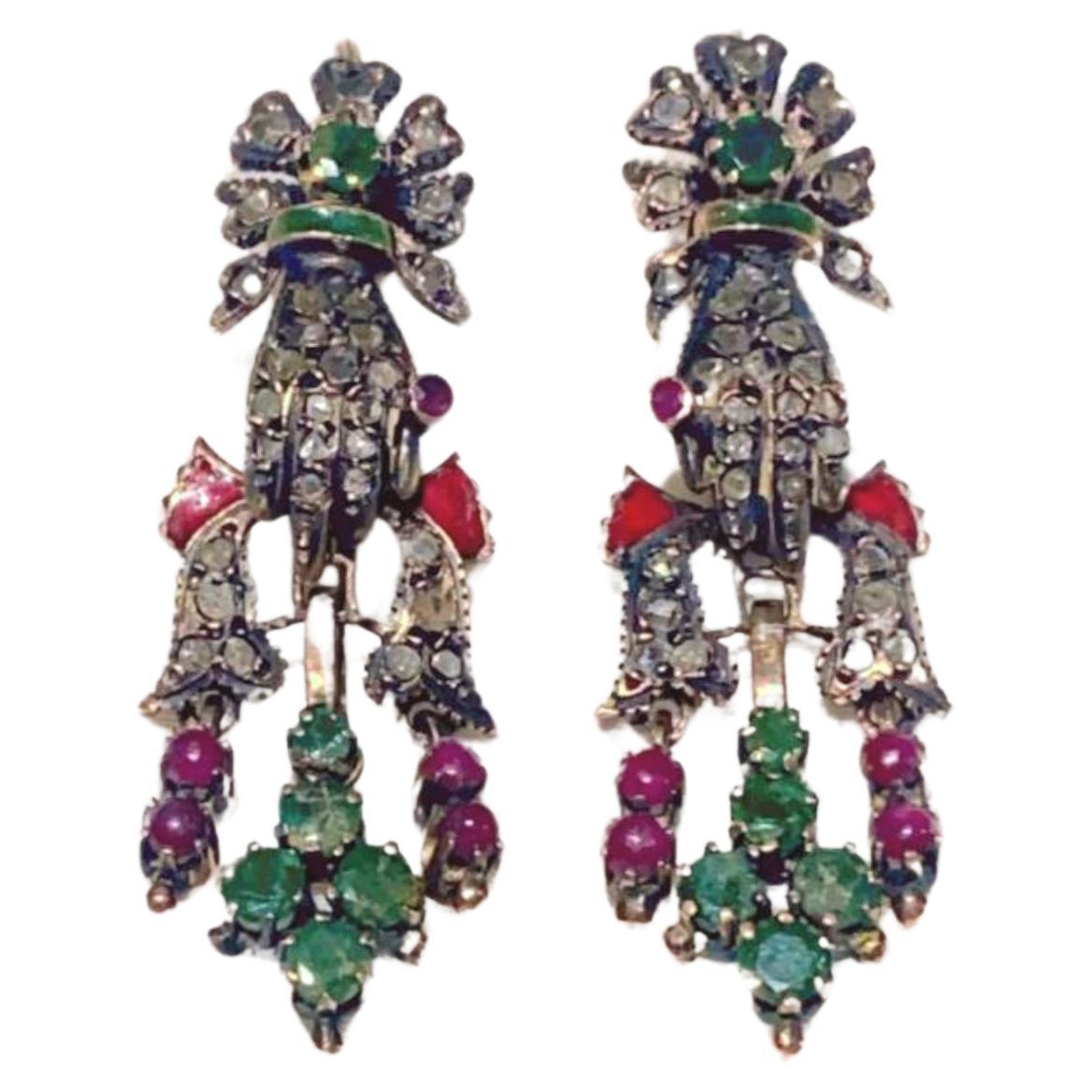 Boucles d'oreilles en or avec diamant taillé en rose et main victorienne