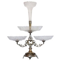 Viktorianischer, handgeschliffener, versilberter Epergne-Tafelaufsatz aus Kristall, England, 1880-1889