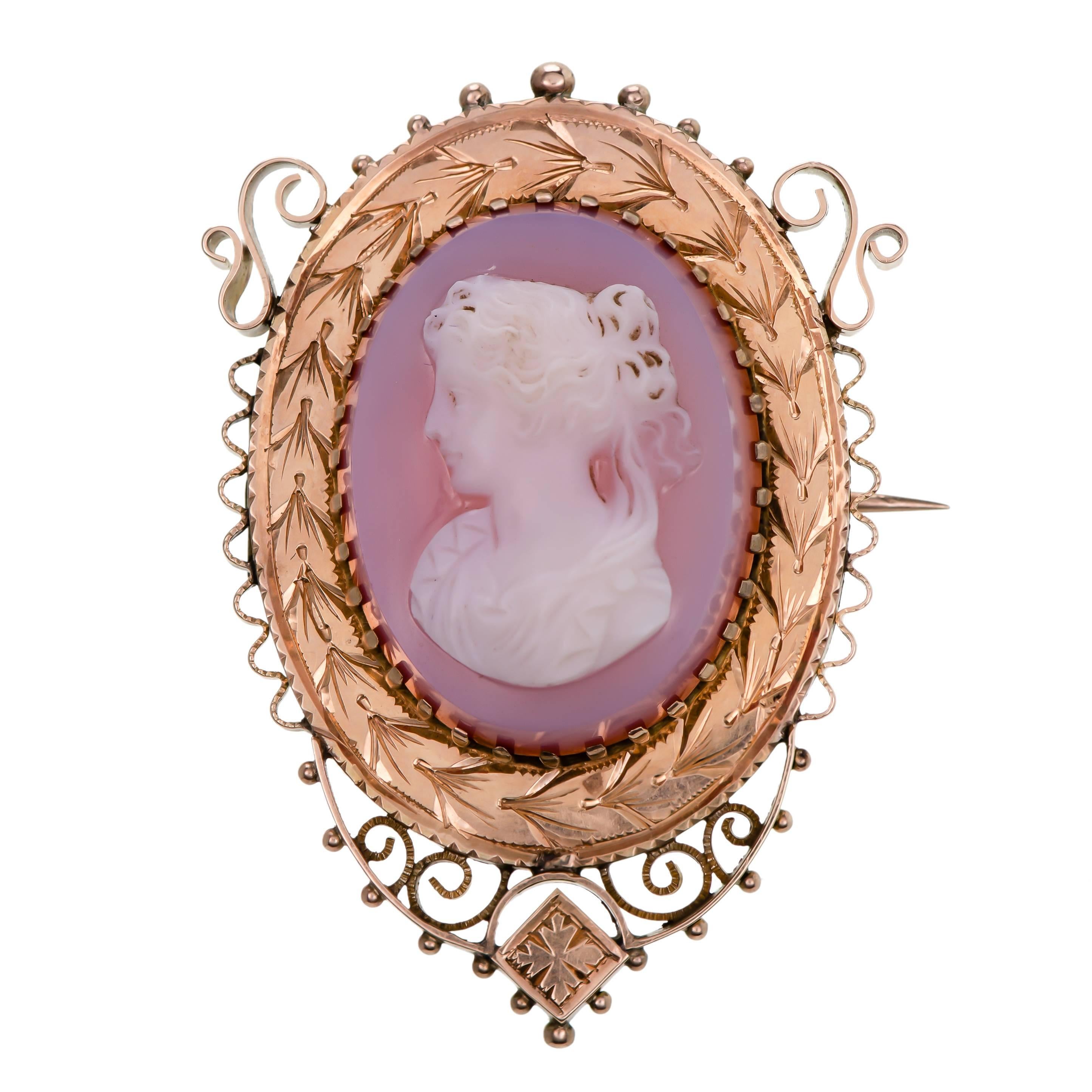 Victorian Hardstone Cameo Brooch and Earring Set For Sale 1
