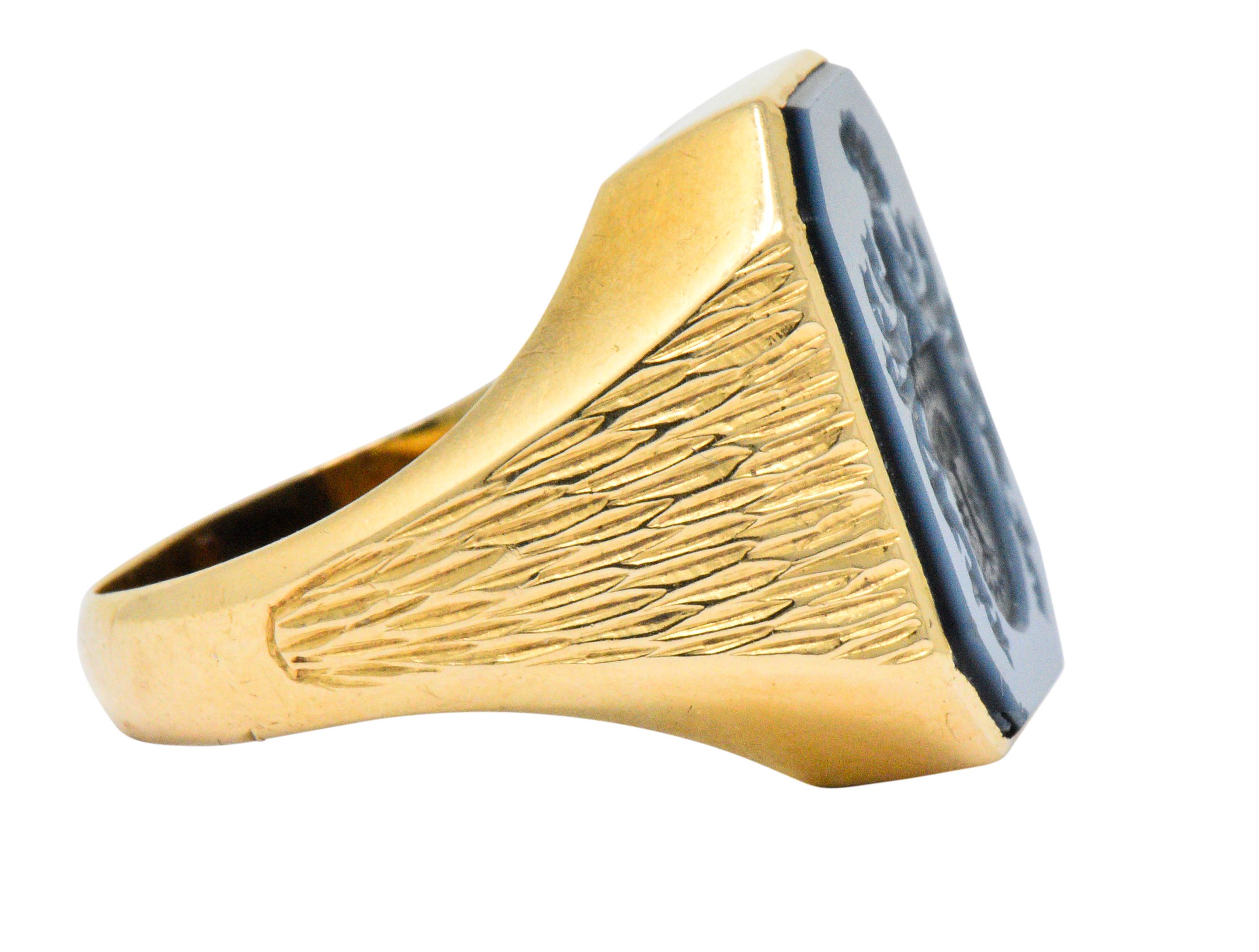 Victorian Hardstone Intaglio 18 Karat Gold Unisex Signet Ring In Excellent Condition In Philadelphia, PA