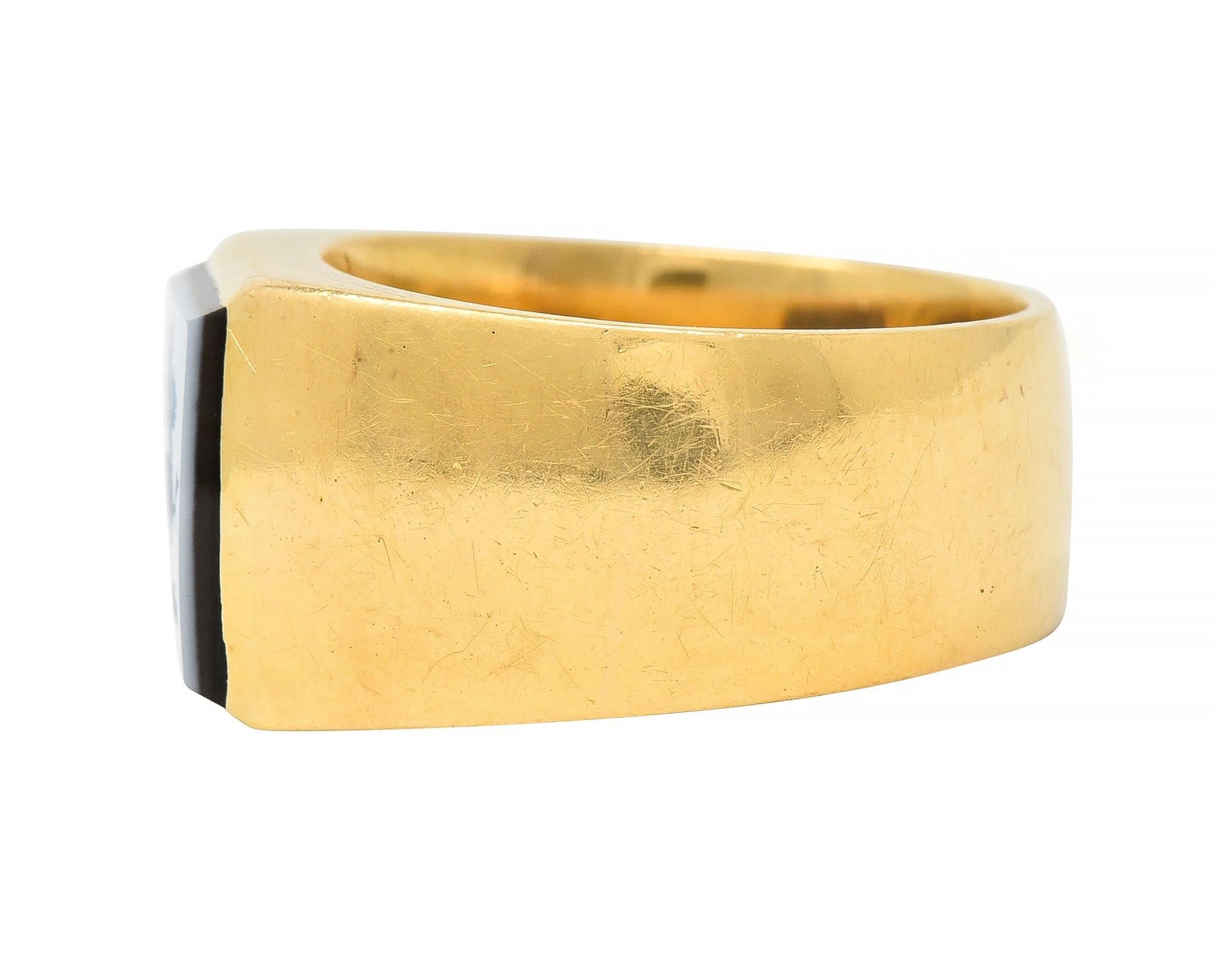 Victorian Hardstone Intaglio 18 Karat Yellow Gold Griffin Unisex Signet Ring For Sale 2