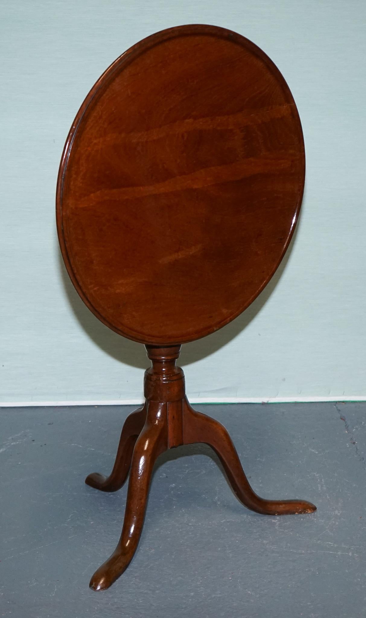 VICTORIAN HARDWOOD TILT TOP TRIPOD TABLE ROUND SIDE OR WiNE TABLE For Sale 3