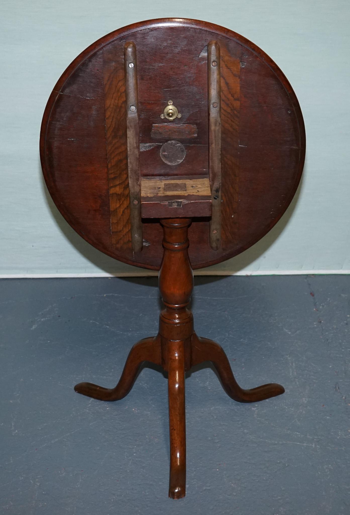 VICTORIAN HARDWOOD TILT TOP TRIPOD TABLE ROUND SIDE OR WiNE TABLE For Sale 4