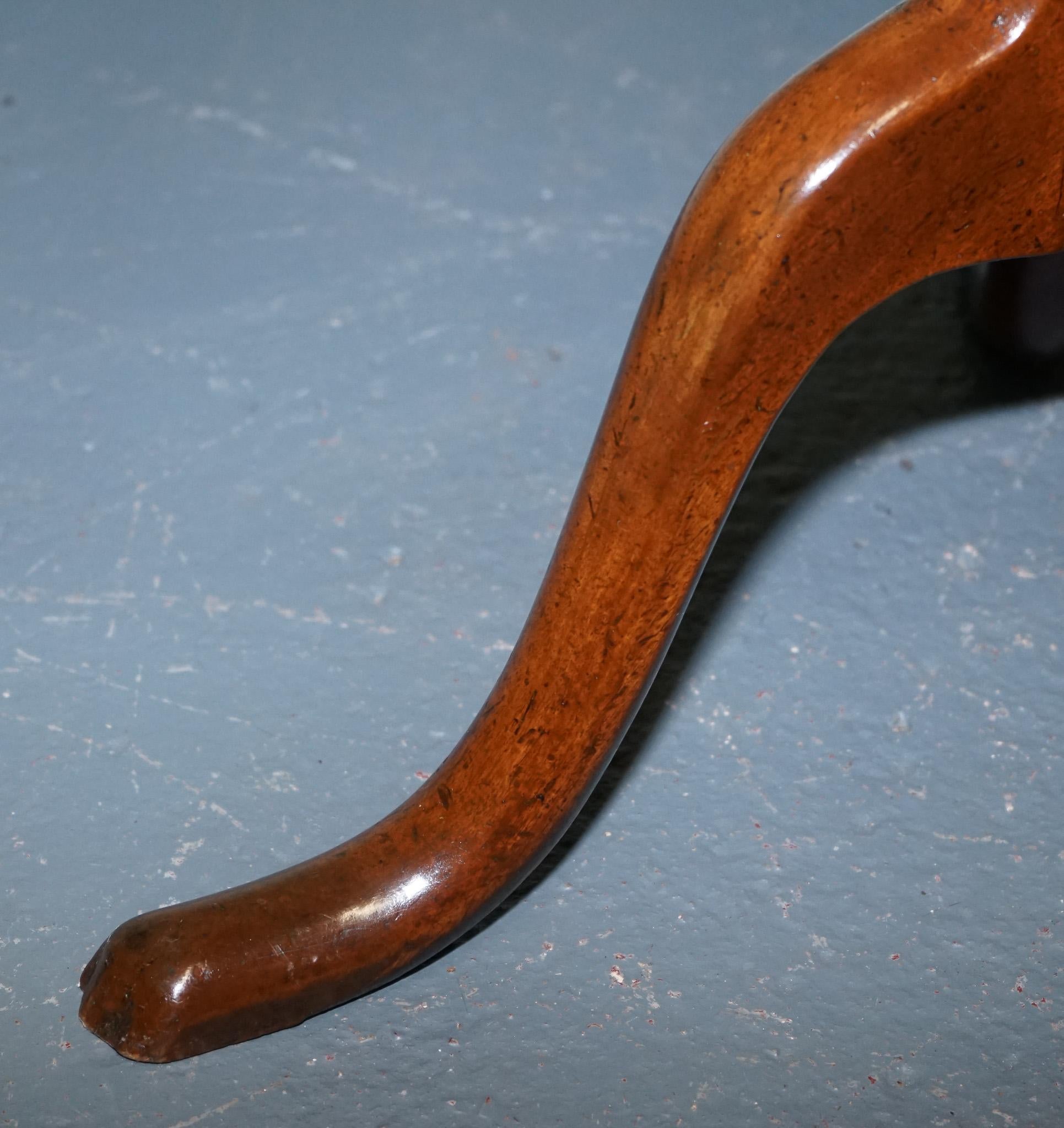 VICTORIAN HARDWOOD TILT TOP TRIPOD TABLE ROUND SIDE OR WiNE TABLE For Sale 5
