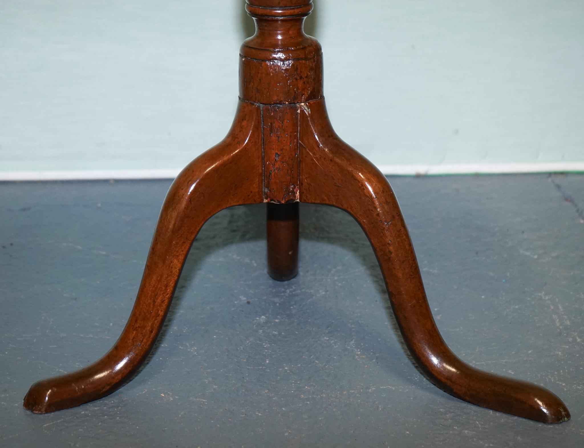 VICTORIAN HARDWOOD TILT TOP TRIPOD TABLE ROUND SIDE OR WiNE TABLE In Good Condition For Sale In Pulborough, GB