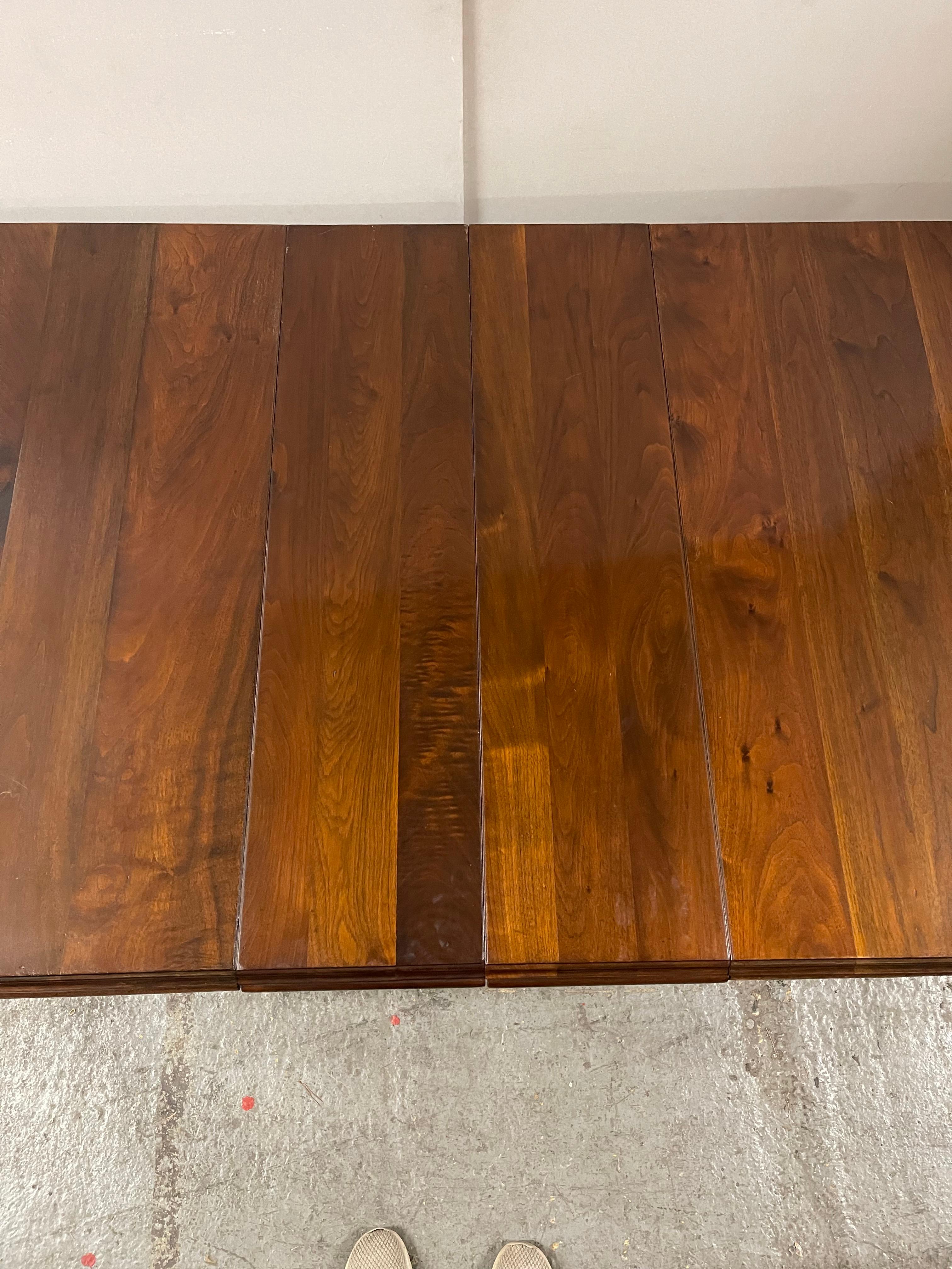 Victorian Hardwood Wind Out Extending Dining Table with Fluted Legs and Castors 9