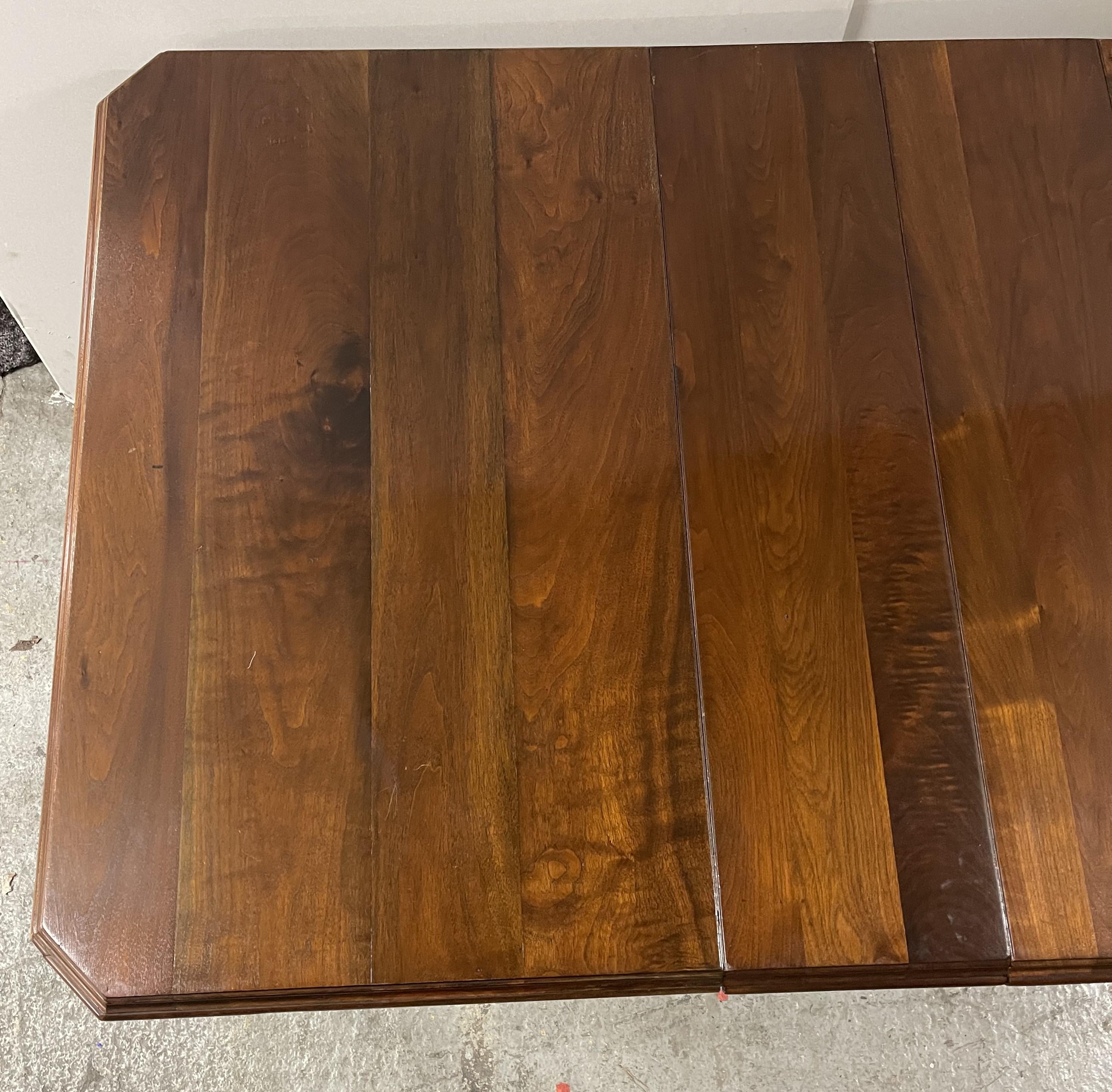 Victorian Hardwood Wind Out Extending Dining Table with Fluted Legs and Castors 10