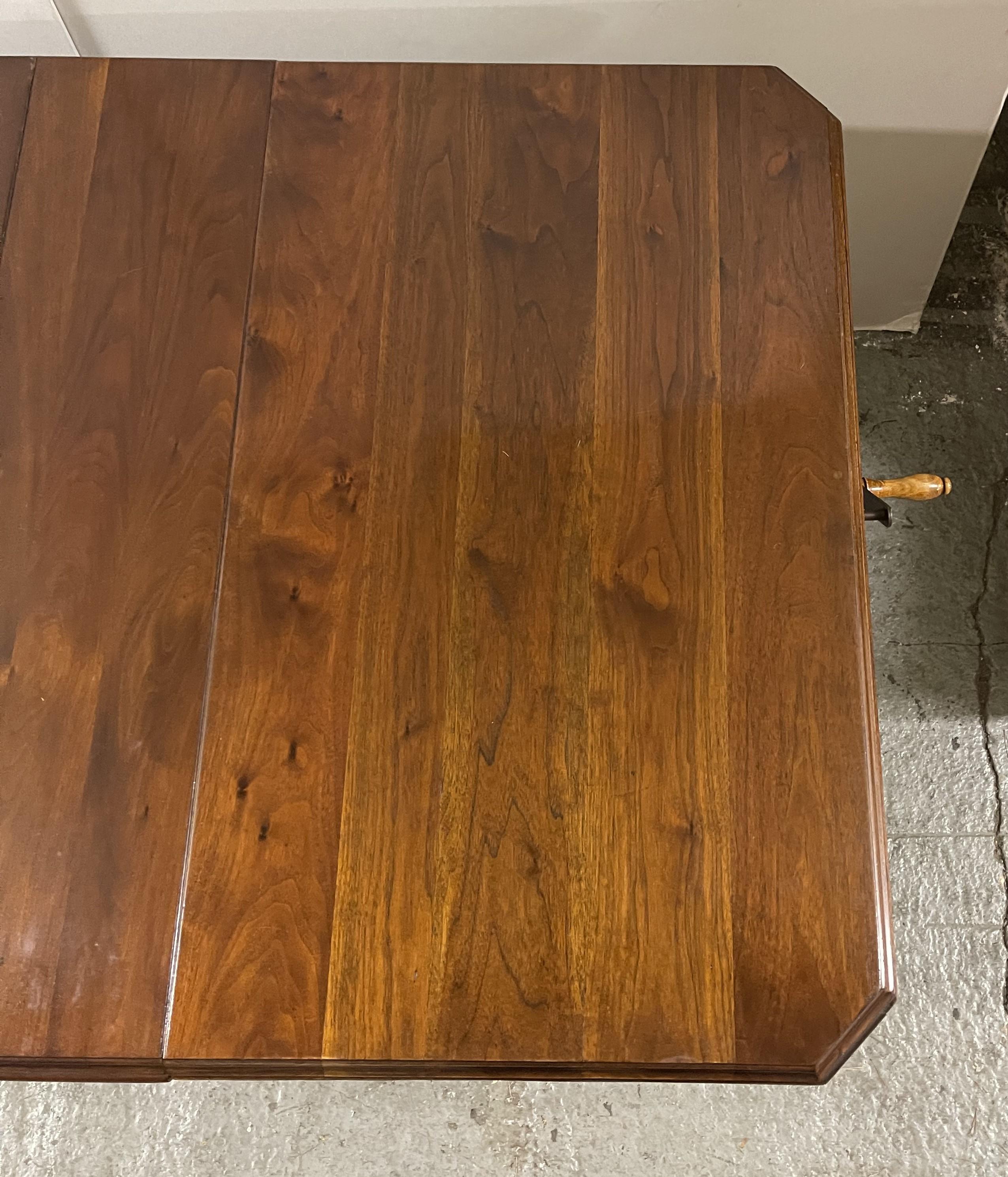 Victorian Hardwood Wind Out Extending Dining Table with Fluted Legs and Castors 12