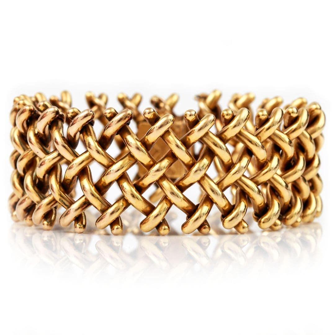 A rare and beautiful antique Victorian 18ct heavy link lattice bracelet made up of intersecting diagonal links that create the intricate mesh pattern. The expertly designed and crafted links have no solder to join them in doing so each link is